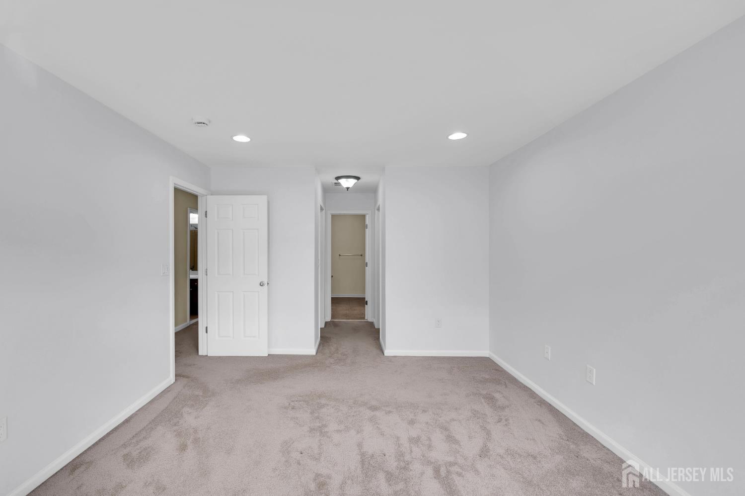 North Brunswick, New Jersey, 08902, United States, 3 Bedrooms Bedrooms, ,4 BathroomsBathrooms,Residential,For Sale,1987808