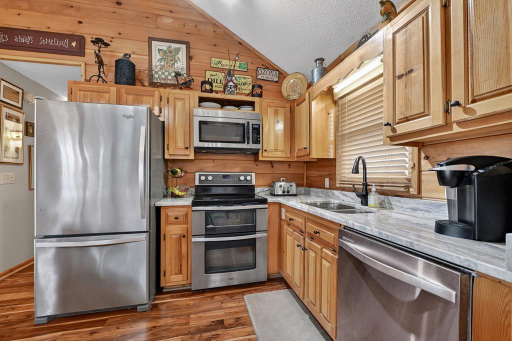 Ellijay, Georgia, 30536, United States, 4 Bedrooms Bedrooms, ,3 BathroomsBathrooms,Residential,For Sale,2003227