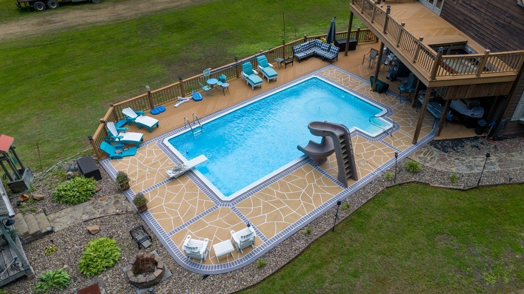 Prestonsburg, Kentucky, 41653, United States, 4 Bedrooms Bedrooms, ,5 BathroomsBathrooms,Residential,For Sale,2048061