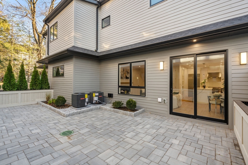 Newton, Massachusetts, 02461, United States, 5 Bedrooms Bedrooms, ,5 BathroomsBathrooms,Residential,For Sale,1995972