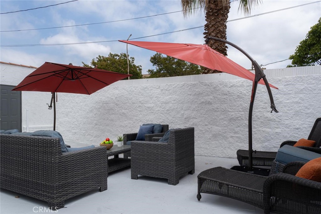 Los Angeles, California, 90043, United States, 3 Bedrooms Bedrooms, ,2 BathroomsBathrooms,Residential,For Sale,1981905