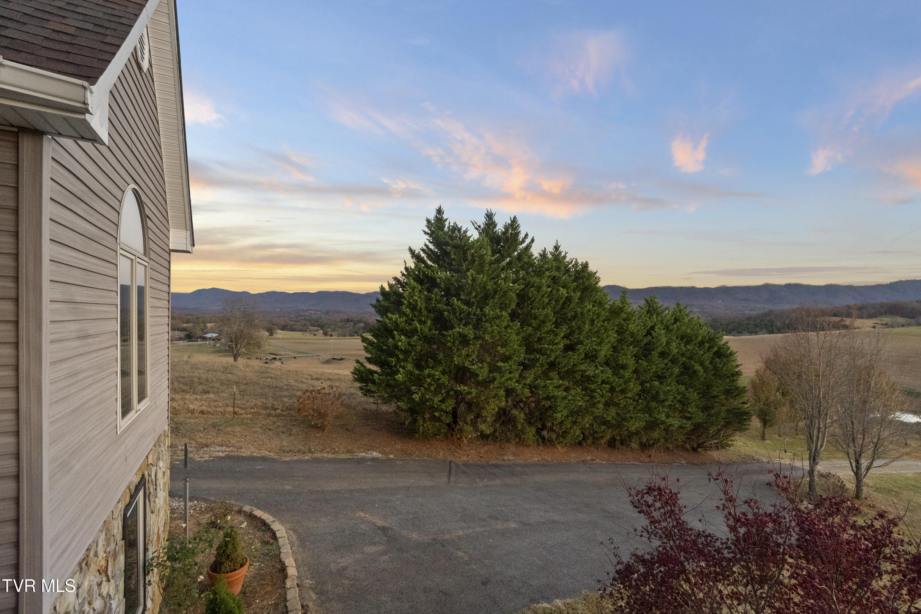 Parrottsville, Tennessee, 37843, United States, 5 Bedrooms Bedrooms, ,4 BathroomsBathrooms,Residential,For Sale,2005757