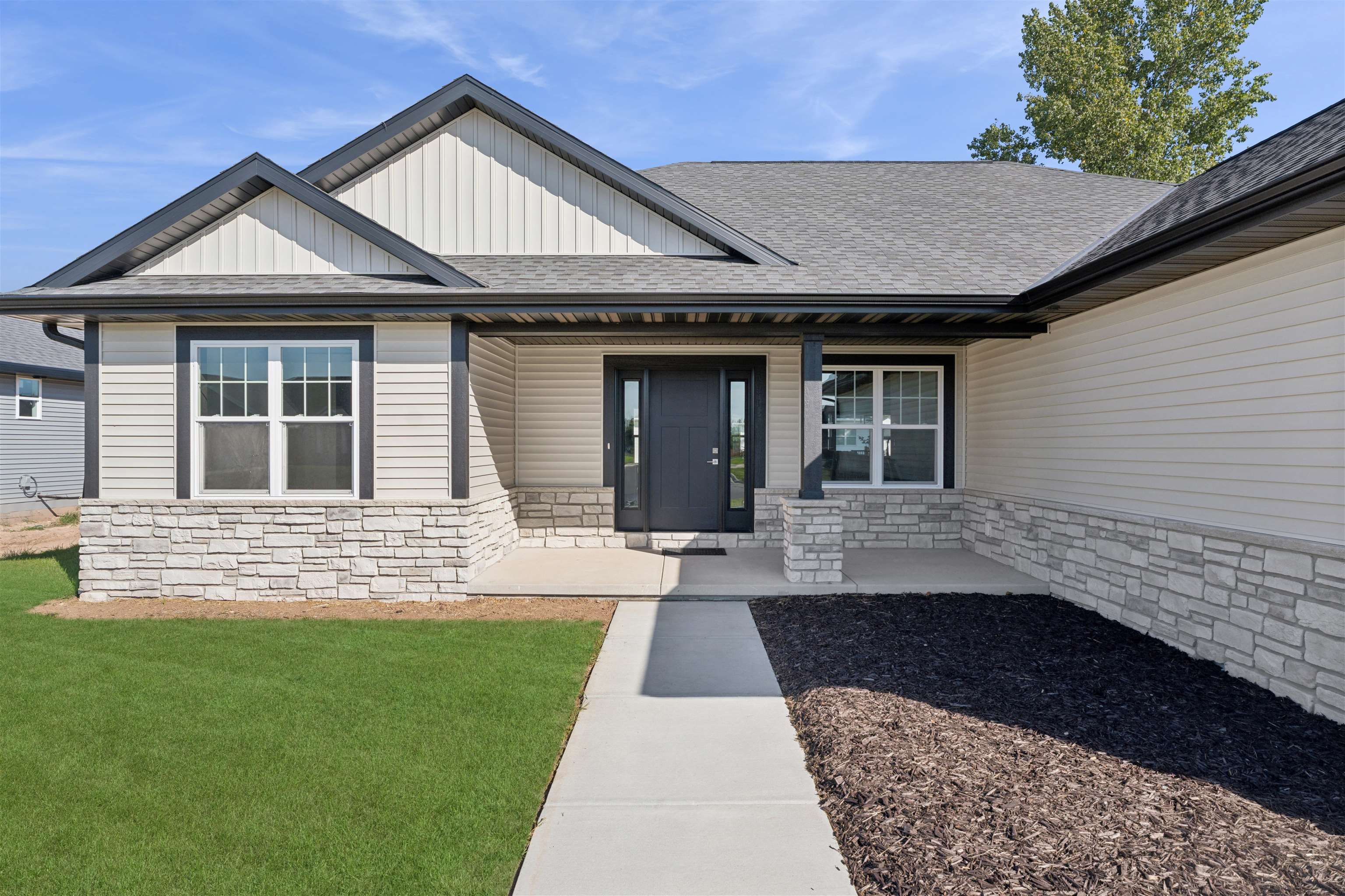 DE PERE, Wisconsin, 54115, United States, 3 Bedrooms Bedrooms, ,3 BathroomsBathrooms,Residential,For Sale,1696828