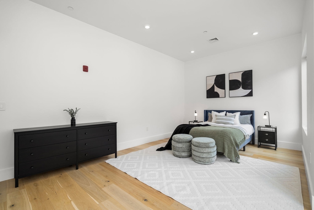 Somerville, Massachusetts, 02145, United States, 5 Bedrooms Bedrooms, ,5 BathroomsBathrooms,Residential,For Sale,1849882