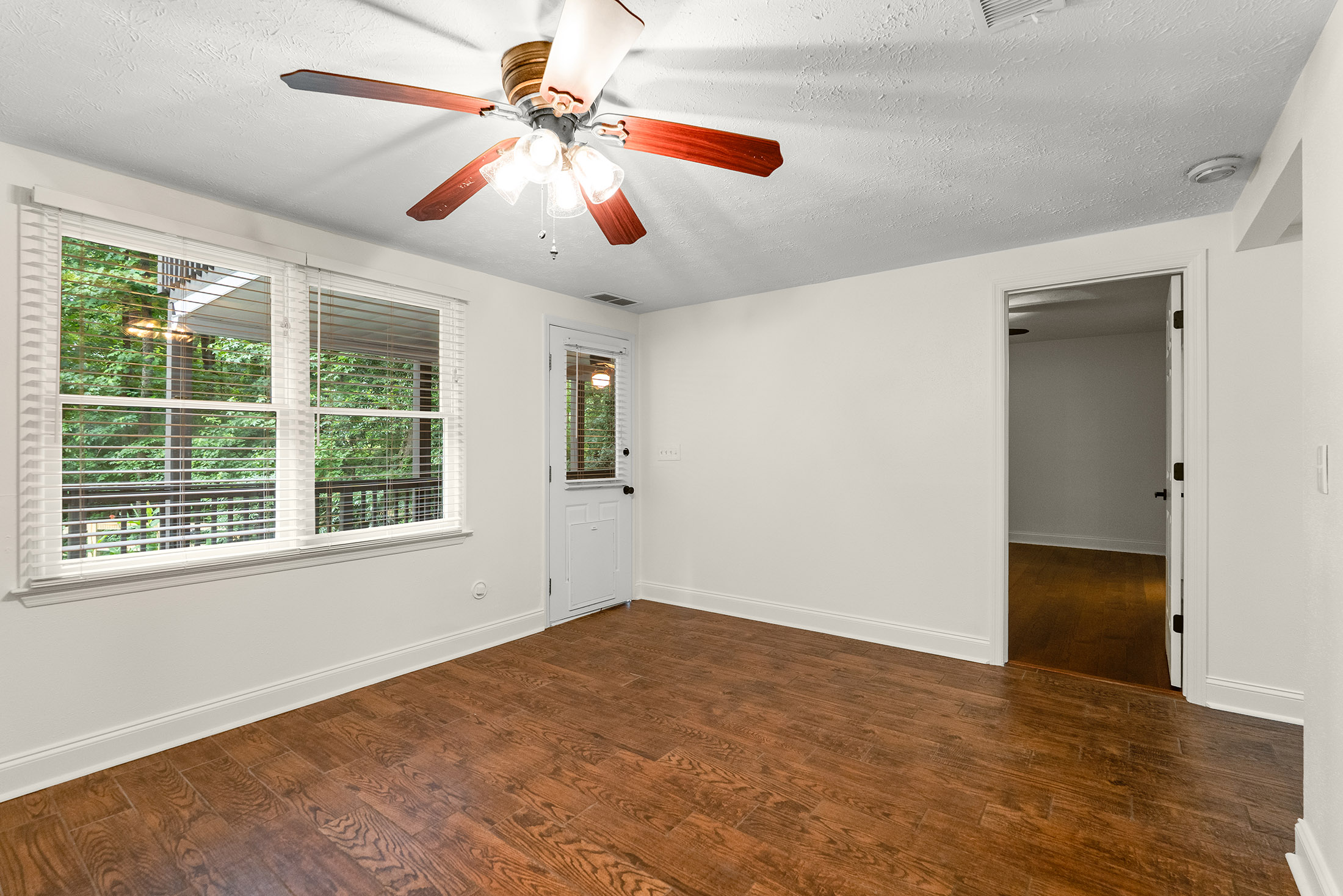  Exceptional Value in Mannings Ridge with Major Updates Throughout - 物件實景