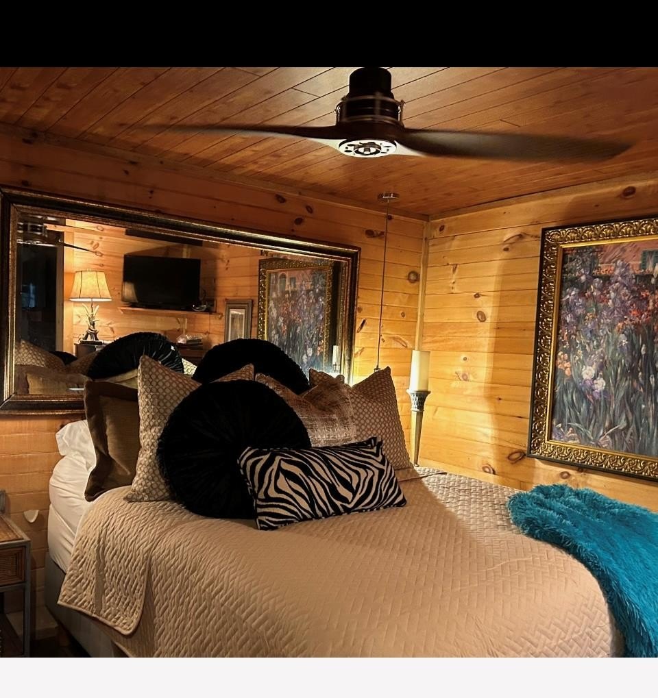 Hayesville, North Carolina, 28904, United States, 2 Bedrooms Bedrooms, ,3 BathroomsBathrooms,Residential,For Sale,1928819