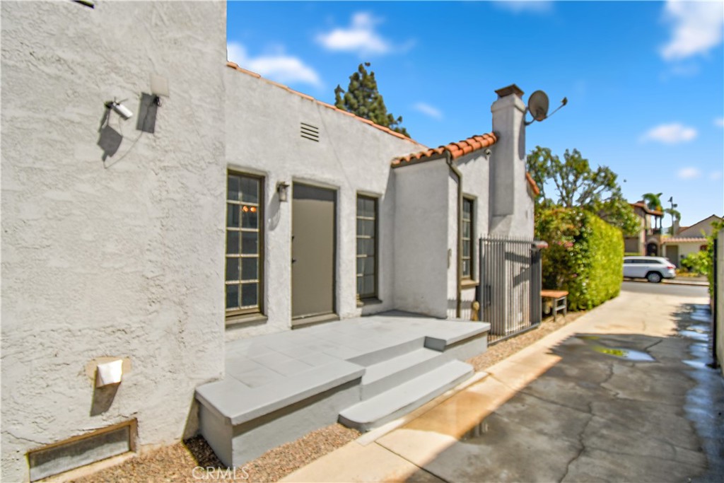 Los Angeles, California, 90019, United States, ,Residential,For Sale,1983742