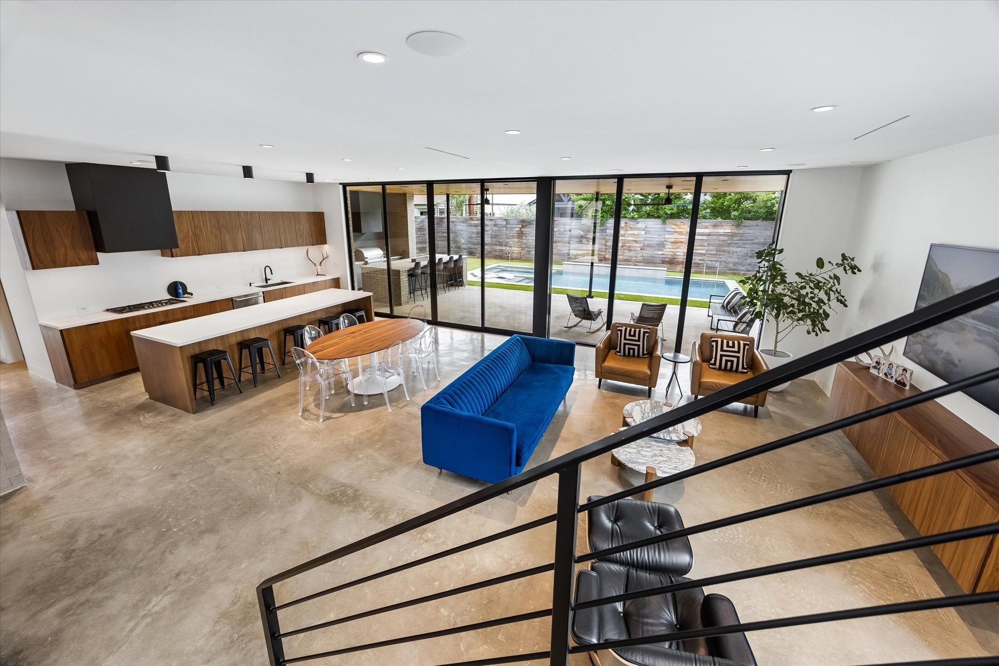 1726 Viking Drive - 物件實景