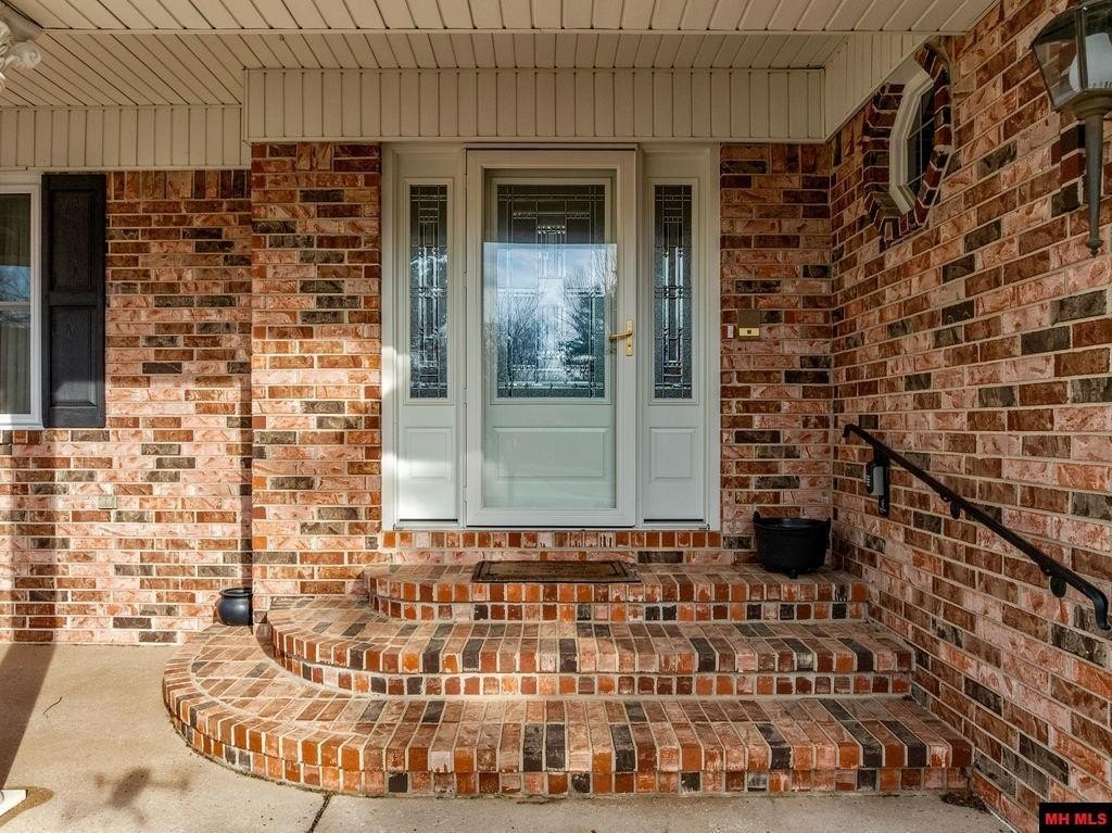 Mountain Home, Arkansas, 72653, United States, 3 Bedrooms Bedrooms, ,4 BathroomsBathrooms,Residential,For Sale,2025116