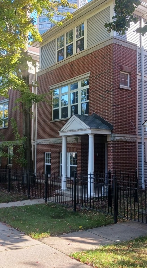 Chicago, Illinois, 60615, United States, 3 Bedrooms Bedrooms, ,3 BathroomsBathrooms,Residential,For Sale,2034443