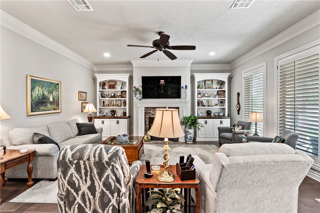 College Station, Texas, 77845, United States, 3 Bedrooms Bedrooms, ,3 BathroomsBathrooms,Residential,For Sale,1940583