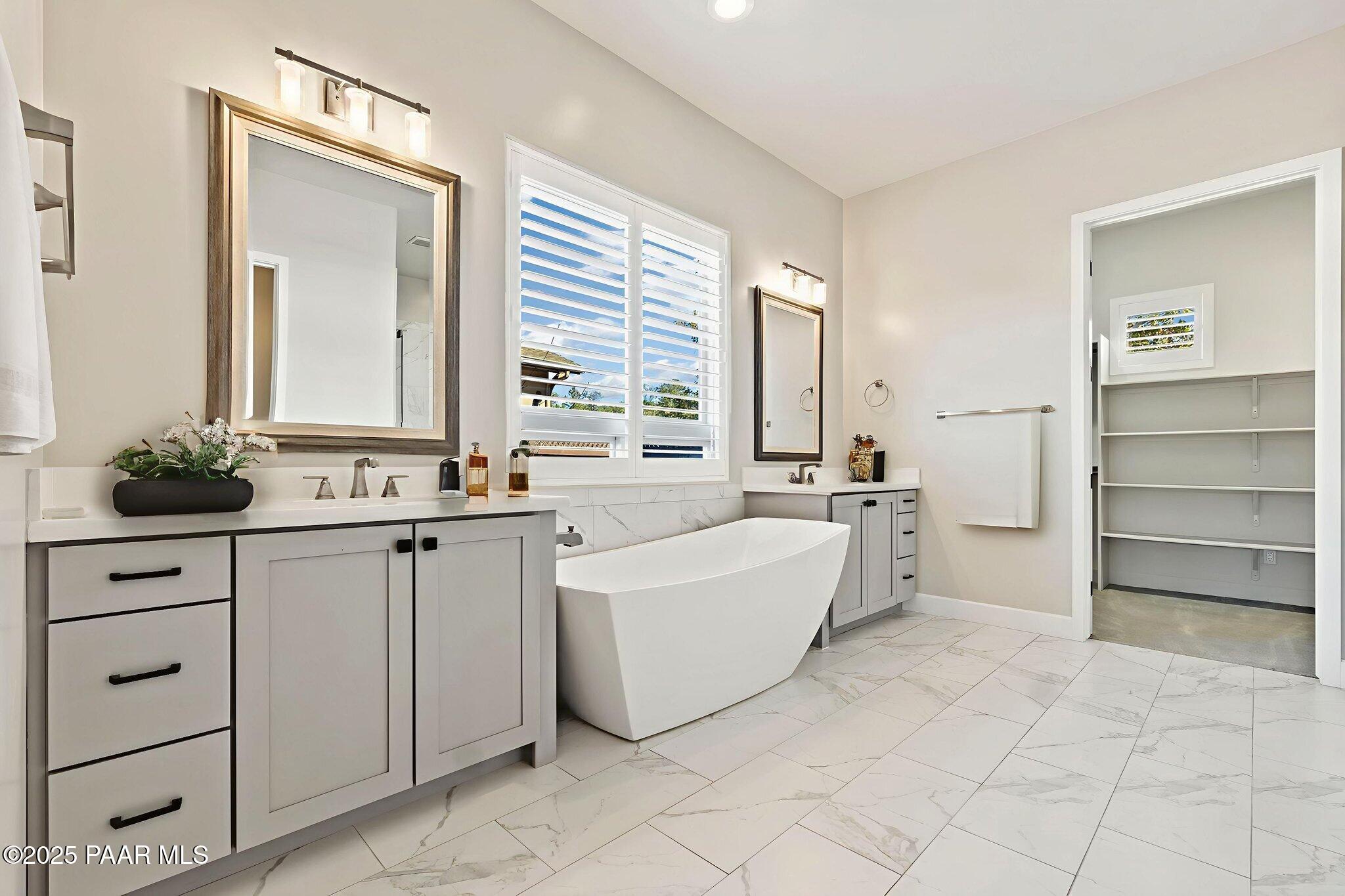 Prescott, Arizona, 86305, United States, 4 Bedrooms Bedrooms, ,2 BathroomsBathrooms,Residential,For Sale,1987901