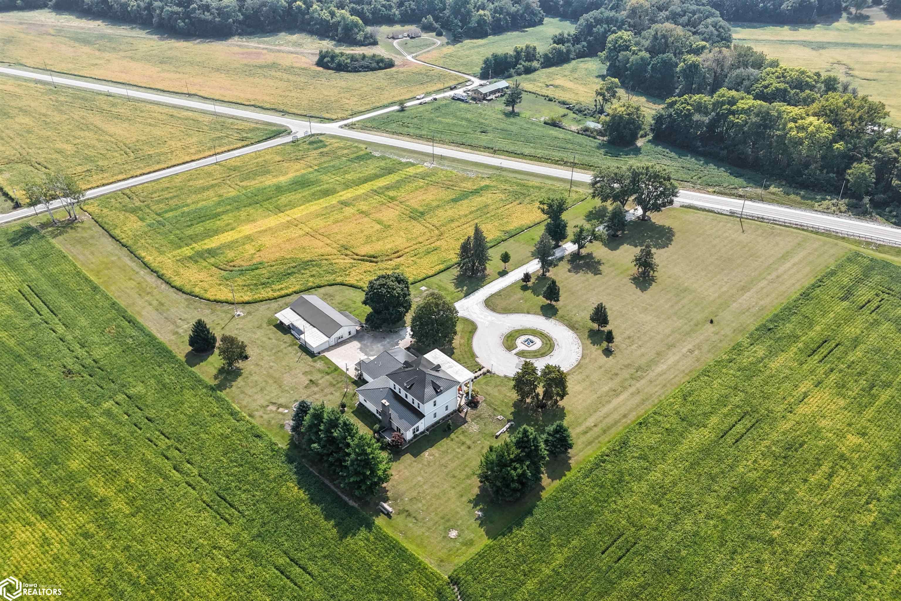 Dallas City, Illinois, 62330, United States, 8 Bedrooms Bedrooms, ,7 BathroomsBathrooms,Residential,For Sale,1980104