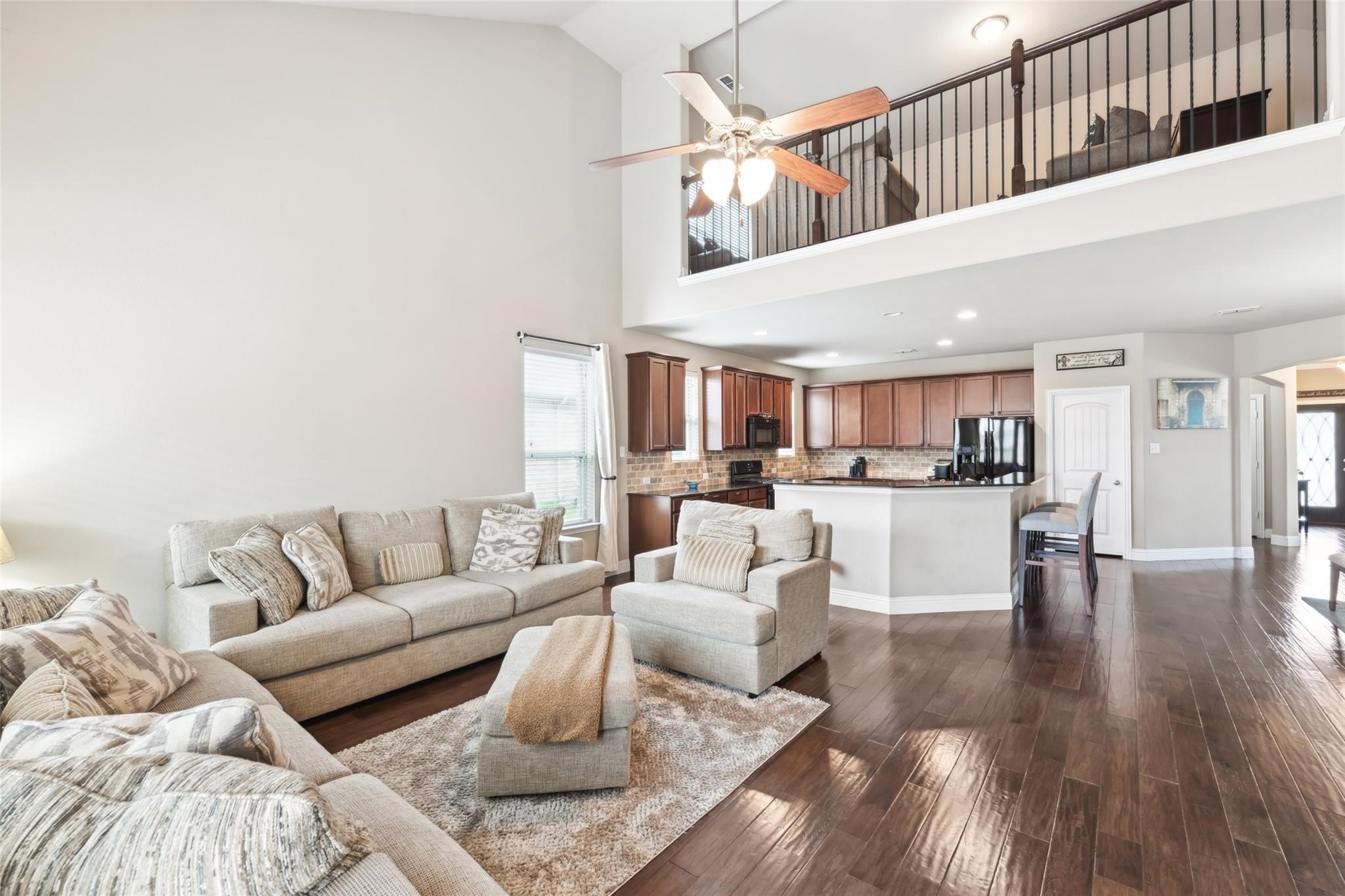 Little Elm, Texas, 75068, United States, 5 Bedrooms Bedrooms, ,4 BathroomsBathrooms,Residential,For Sale,1971271