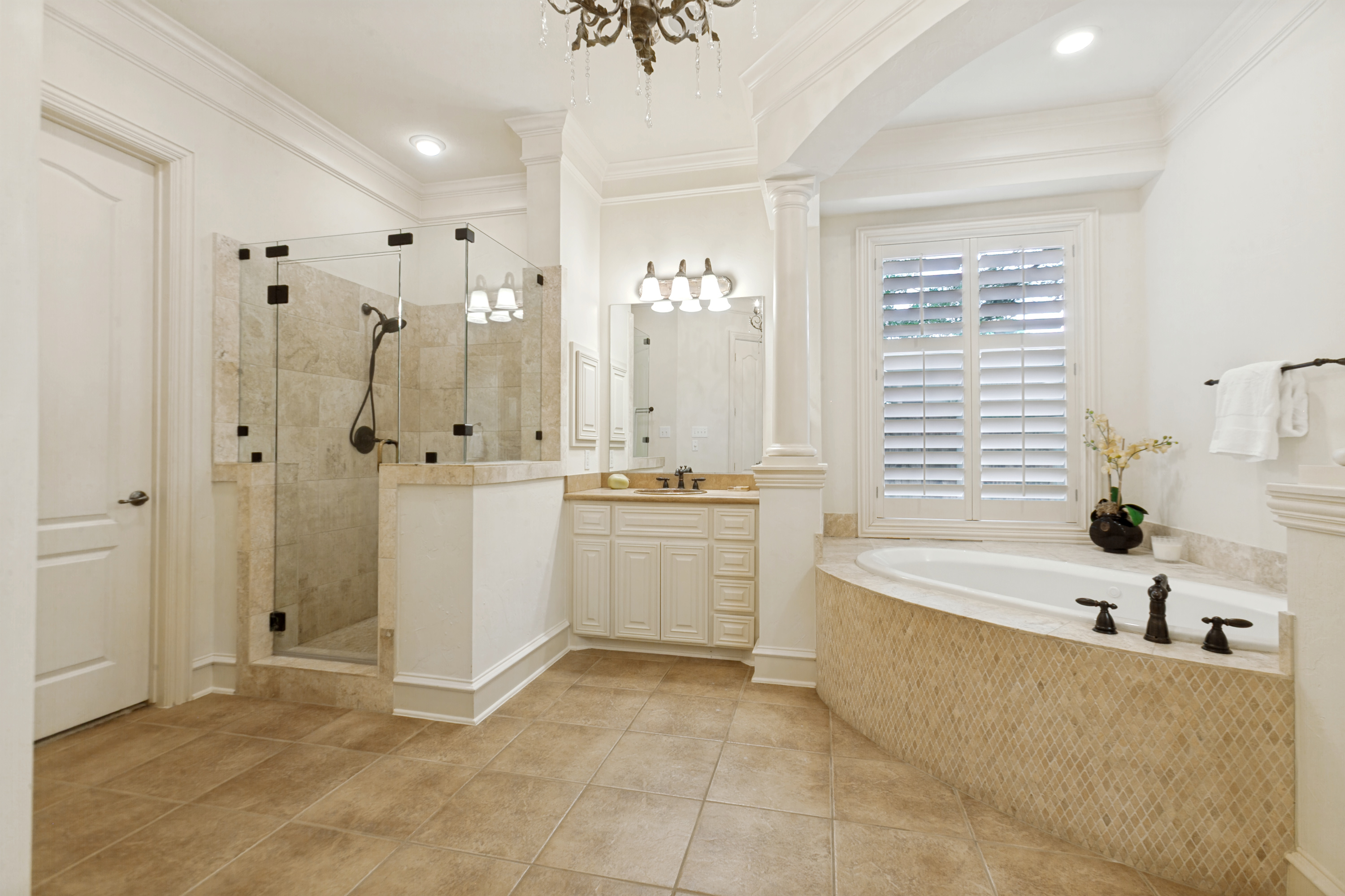  Preston Hollow 5-Bedroom Home with Pool, 2 Offices, and First-Floor Primary - 物件實景