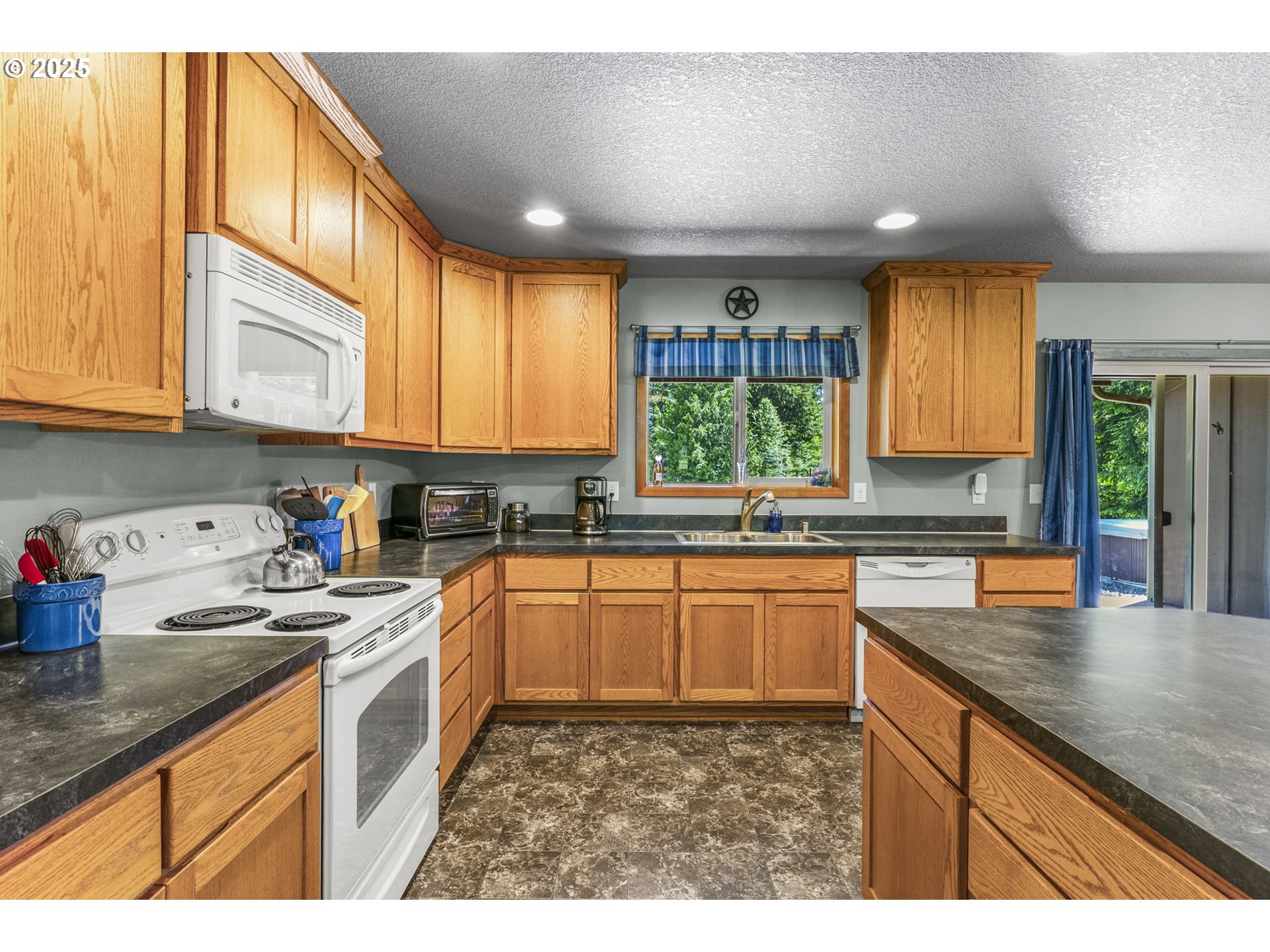 Castle Rock, Washington, 98611, United States, 3 Bedrooms Bedrooms, ,2 BathroomsBathrooms,Residential,For Sale,1848776