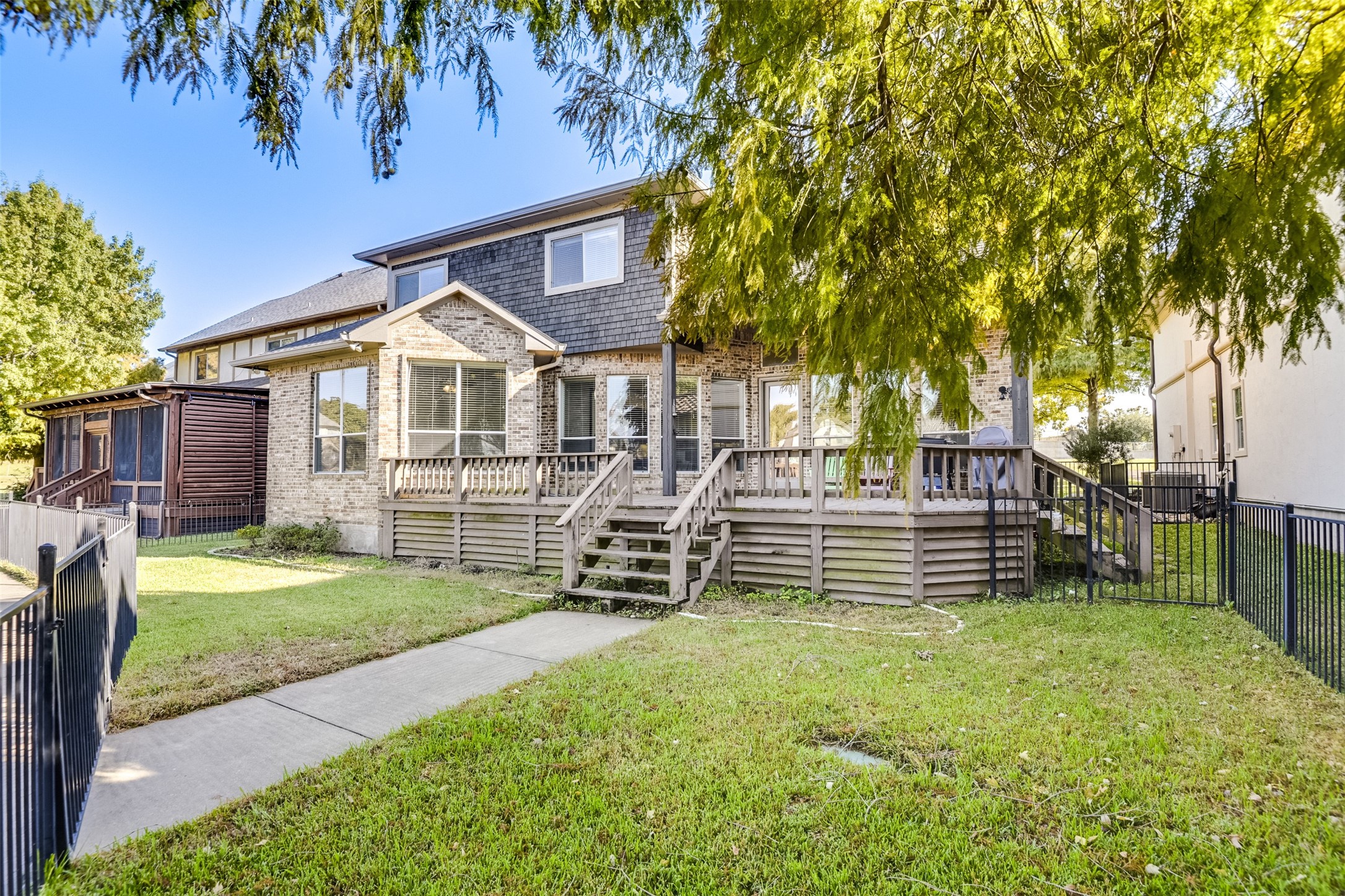 Mabank, Texas, 75156, United States, 3 Bedrooms Bedrooms, ,3 BathroomsBathrooms,Residential,For Sale,1990997