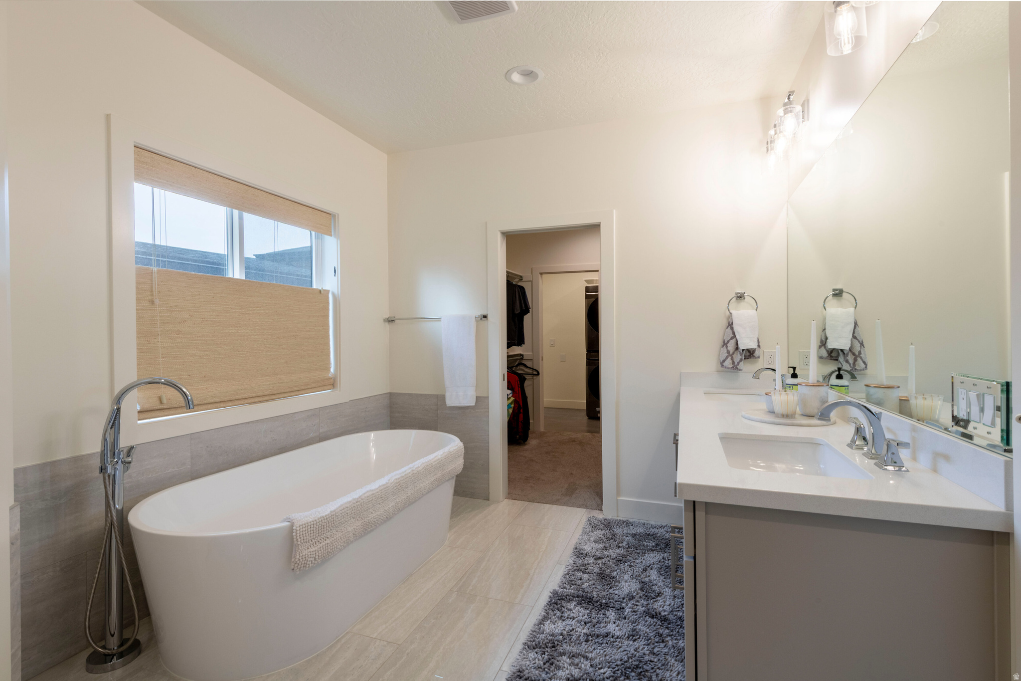 Holladay, Utah, 84117, United States, 4 Bedrooms Bedrooms, ,4 BathroomsBathrooms,Residential,For Sale,1991877