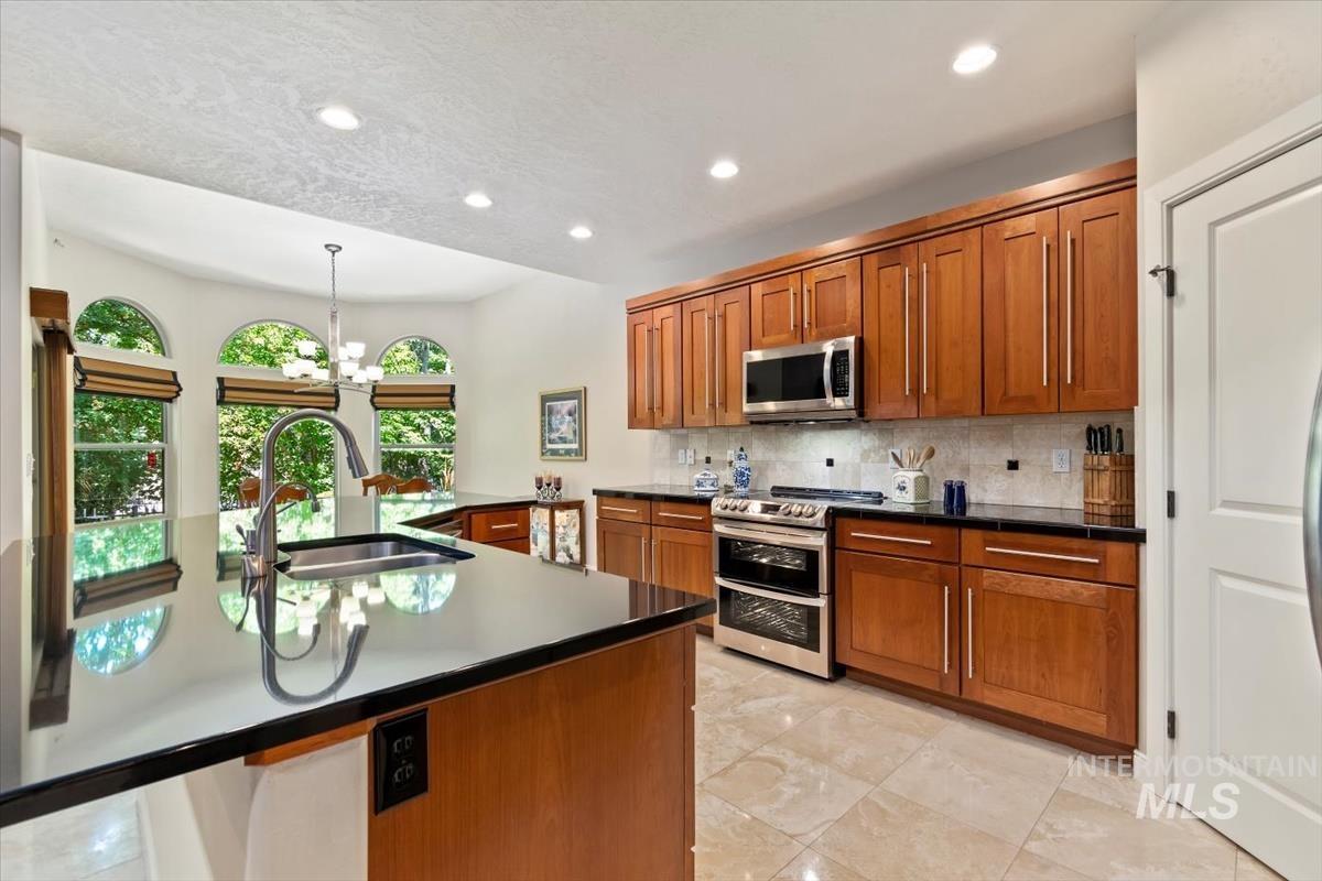 Eagle, Idaho, 83616-7135, United States, 4 Bedrooms Bedrooms, ,Residential,For Sale,1925898