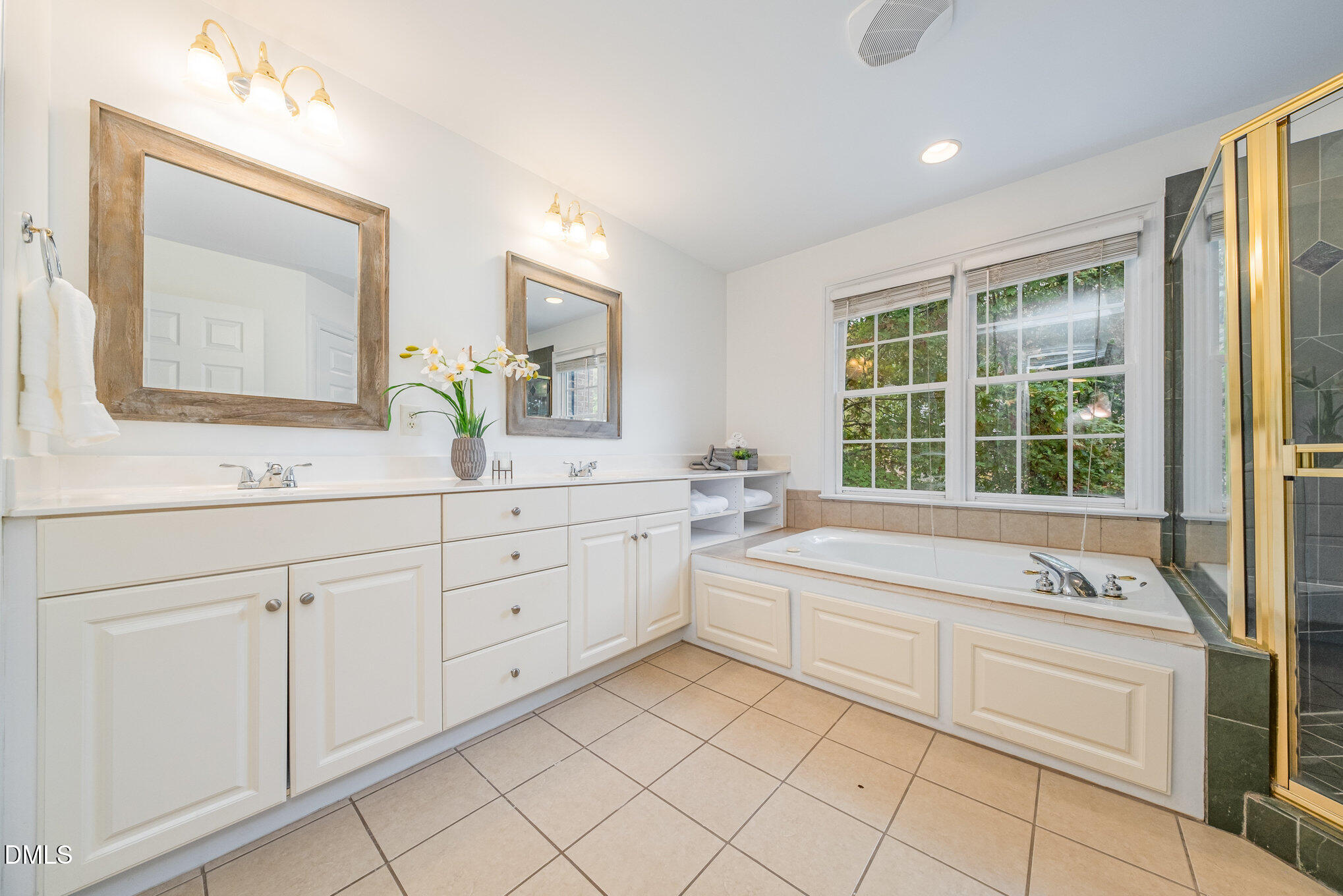 Apex, North Carolina, 27502, United States, 4 Bedrooms Bedrooms, ,4 BathroomsBathrooms,Residential,For Sale,1986214