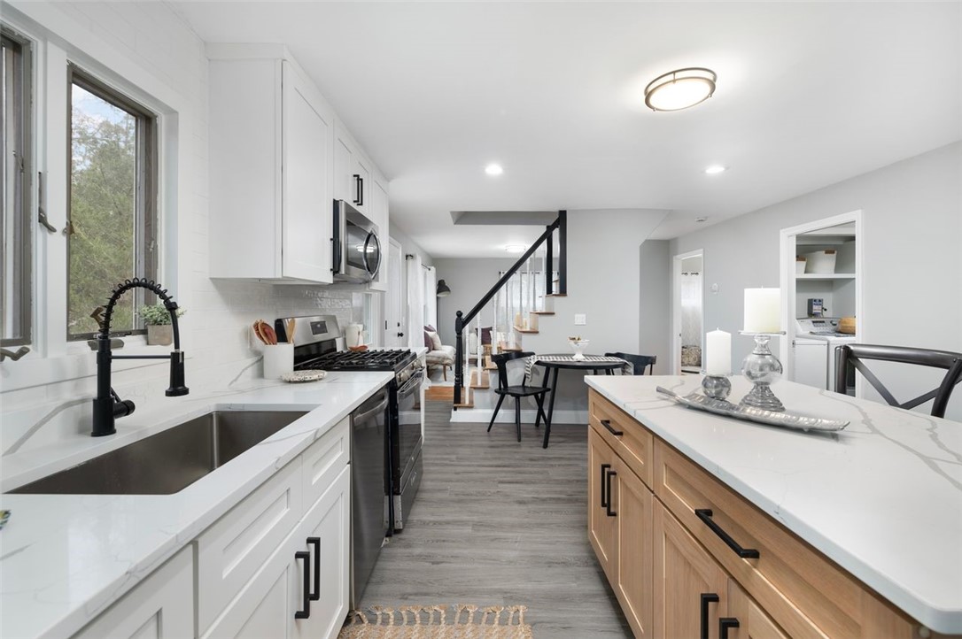 Tiverton, Rhode Island, 02878, United States, 4 Bedrooms Bedrooms, ,2 BathroomsBathrooms,Residential,For Sale,1992829