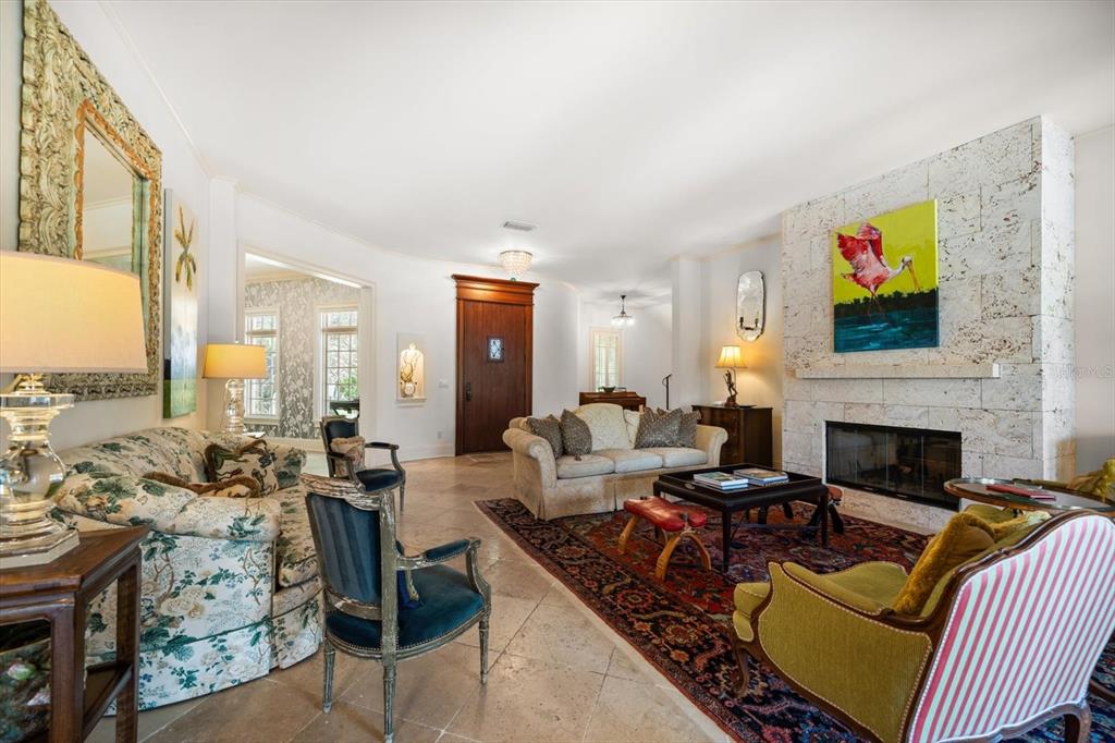 Tampa, Florida, 33606, United States, 5 Bedrooms Bedrooms, ,4 BathroomsBathrooms,Residential,For Sale,1827015