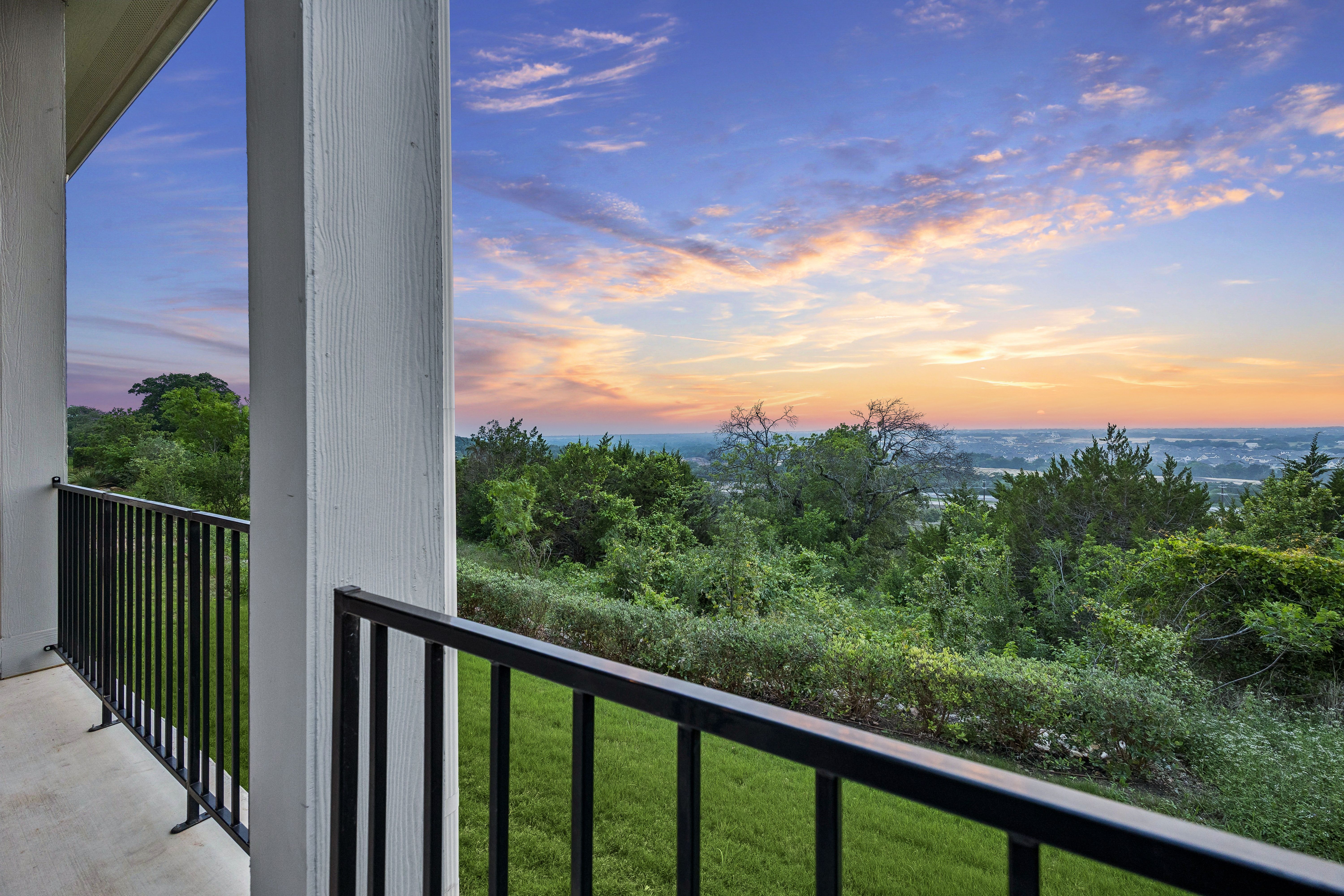  Hill Country Views Meet Modern Luxury in Gated Santa Rita Ranch - 物件實景