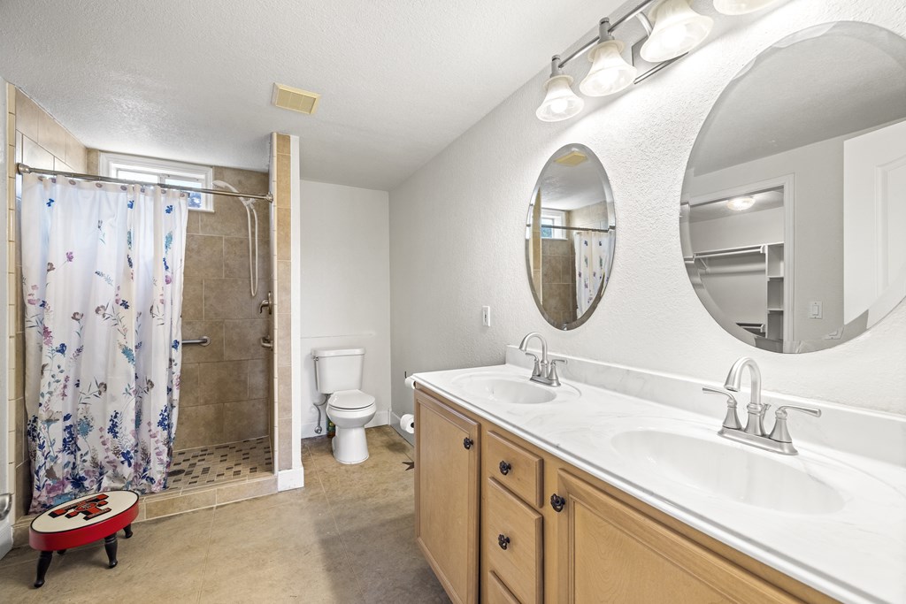 Ingram, Texas, 78025, United States, 4 Bedrooms Bedrooms, ,2 BathroomsBathrooms,Residential,For Sale,1975657