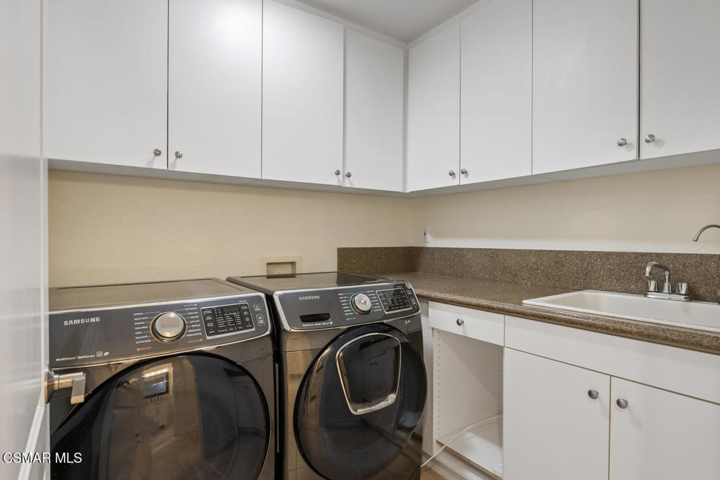 Newbury Park, California, 91320, United States, 4 Bedrooms Bedrooms, ,4 BathroomsBathrooms,Residential,For Sale,1941657