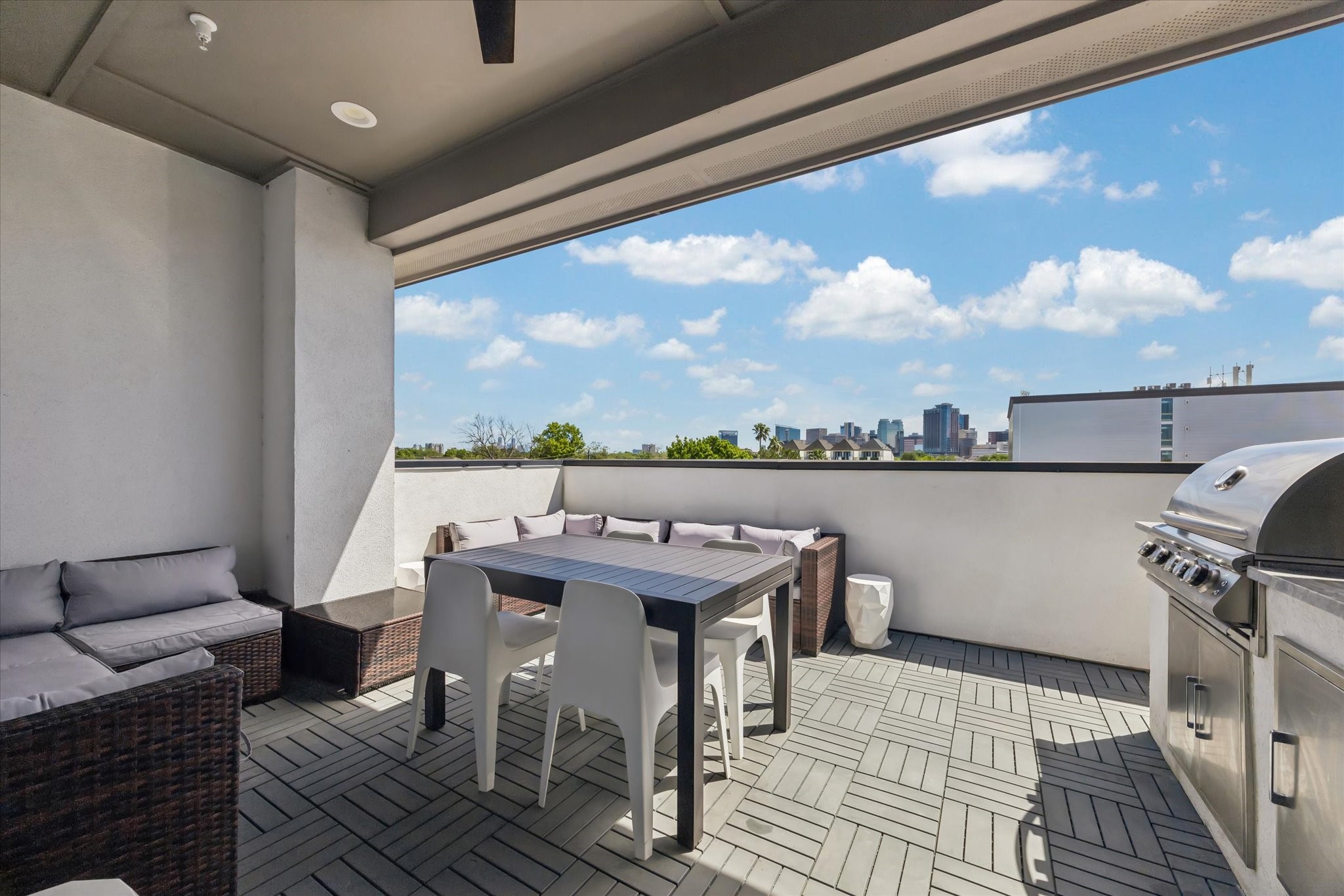  2435 Sheridan Street - 物件實景