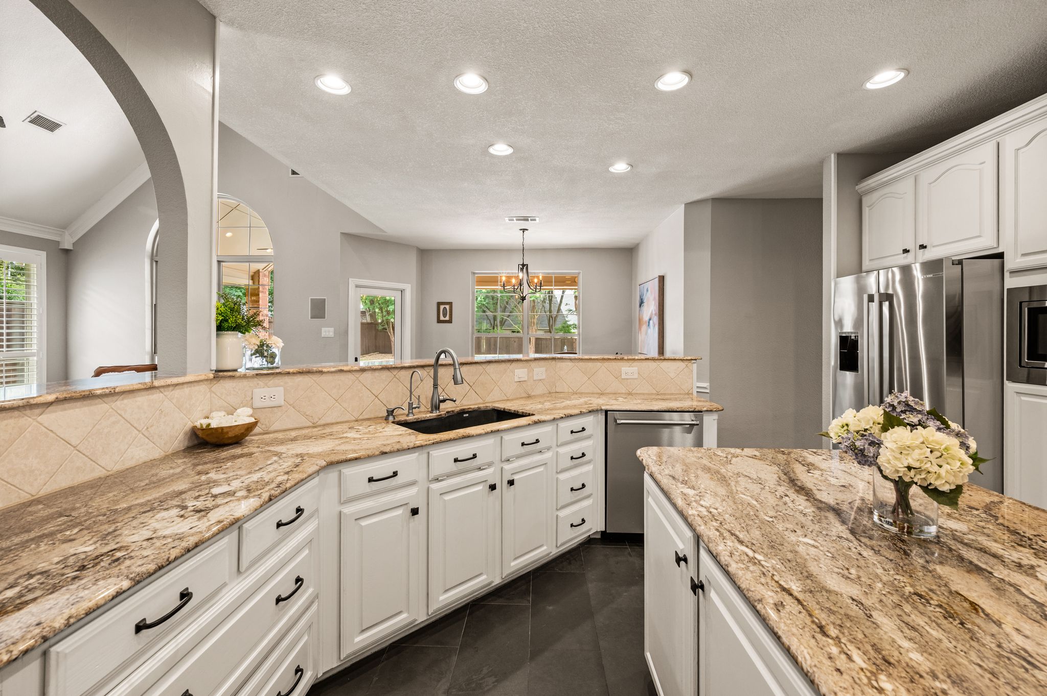  Timeless Elegance on Nearly Half an Acre in Prestigious Southlake Hills - 物件實景