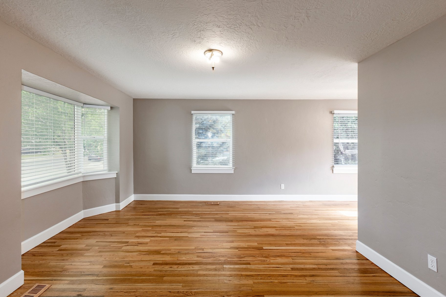  Exceptional Corner Lot in One of Millcreek’s Most Beloved Neighborhoods - 物件實景