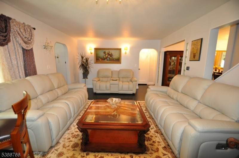 Burlington, Springfield Township`, New Jersey, 07081, United States, 4 Bedrooms Bedrooms, ,3 BathroomsBathrooms,Residential,For Sale,1979460