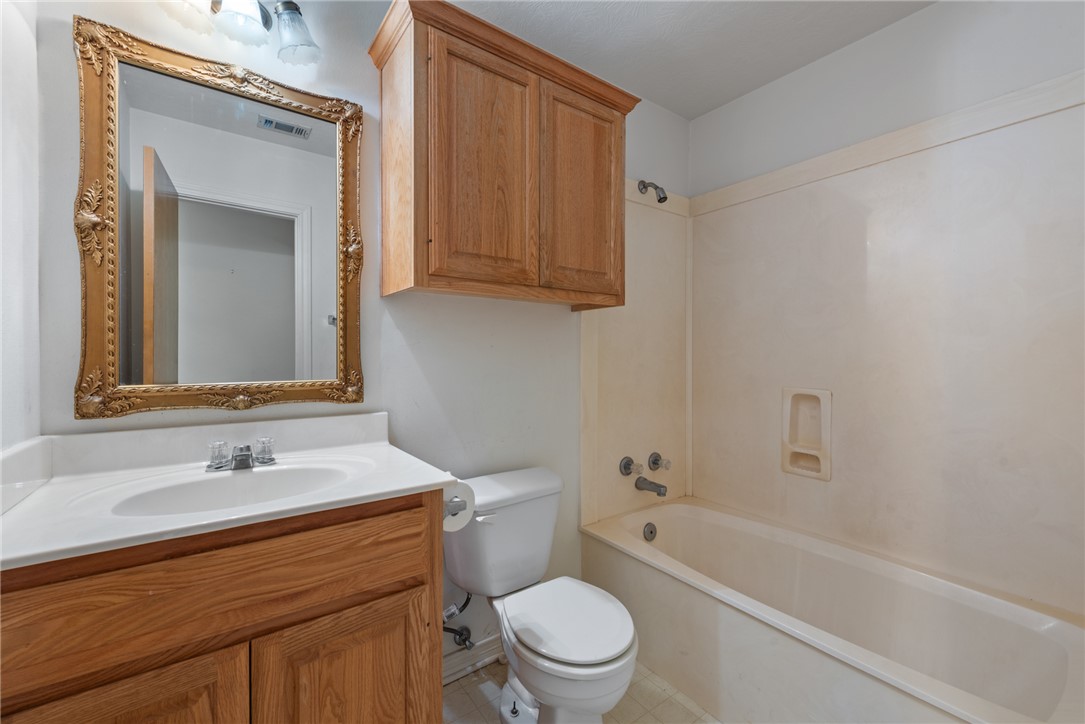 Bryan, Texas, 77808, United States, 4 Bedrooms Bedrooms, ,4 BathroomsBathrooms,Residential,For Sale,1975191