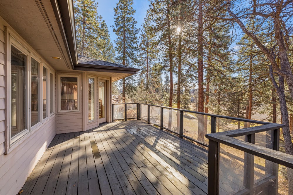 KLAMATH FALLS, Oregon, 97601, United States, 3 Bedrooms Bedrooms, ,4 BathroomsBathrooms,Residential,For Sale,1981715