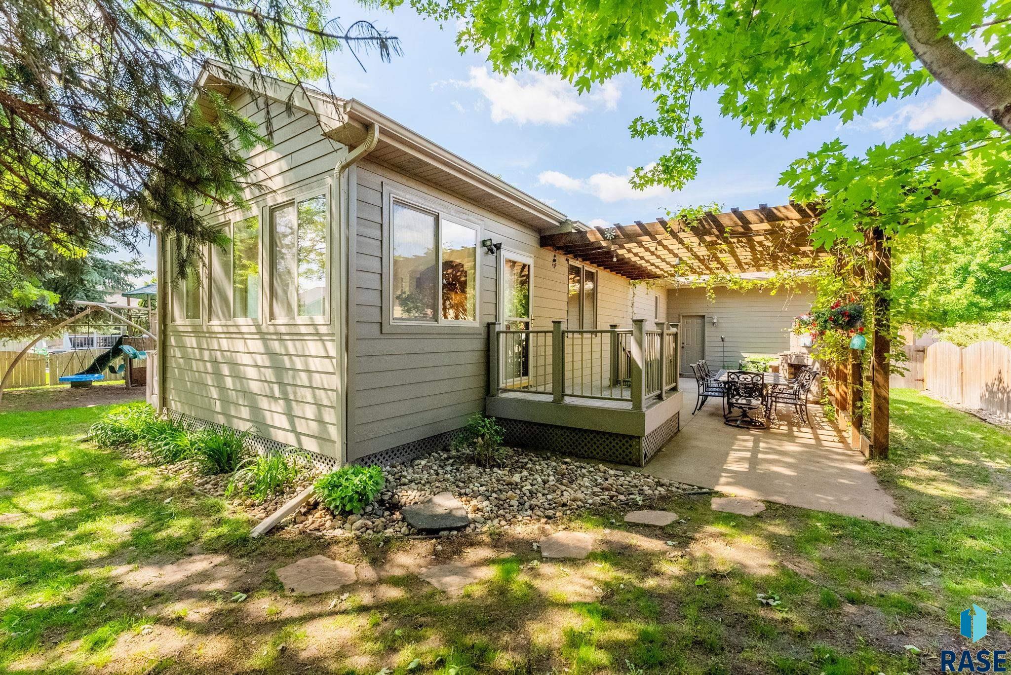Sioux Falls, South Dakota, 57106, United States, 5 Bedrooms Bedrooms, ,3 BathroomsBathrooms,Residential,For Sale,1926717