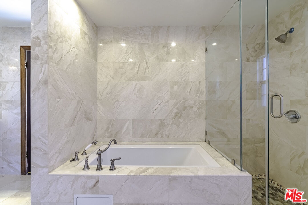 1232 Westchester Pl, Los Angeles, California, 90019, United States, 5 Bedrooms Bedrooms, ,5 BathroomsBathrooms,Residential,For Sale,1232 Westchester Pl,1662622