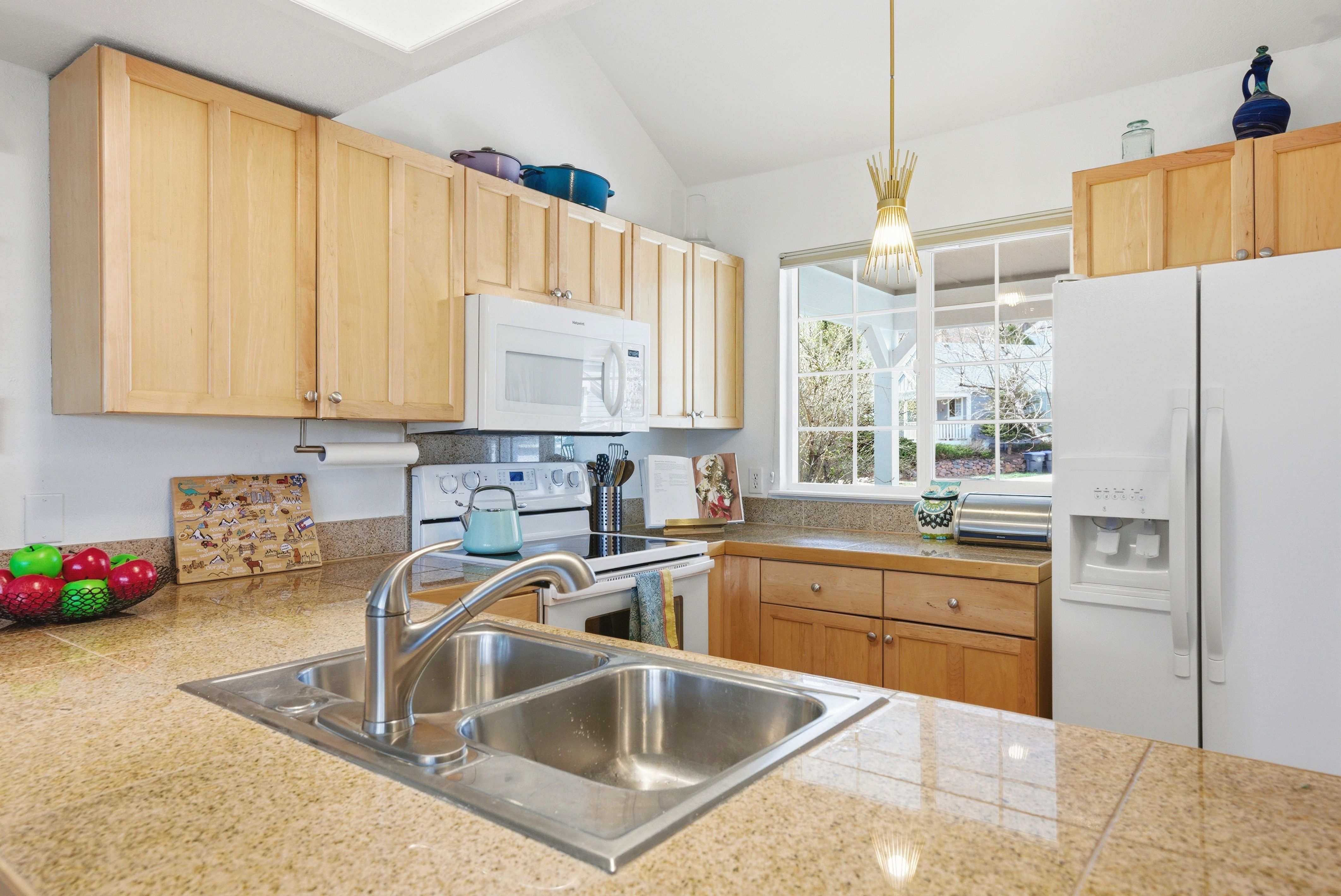  Nestled at the Base of the Beautiful Golden Foothills in Desirable Lakota Hills - 物件實景