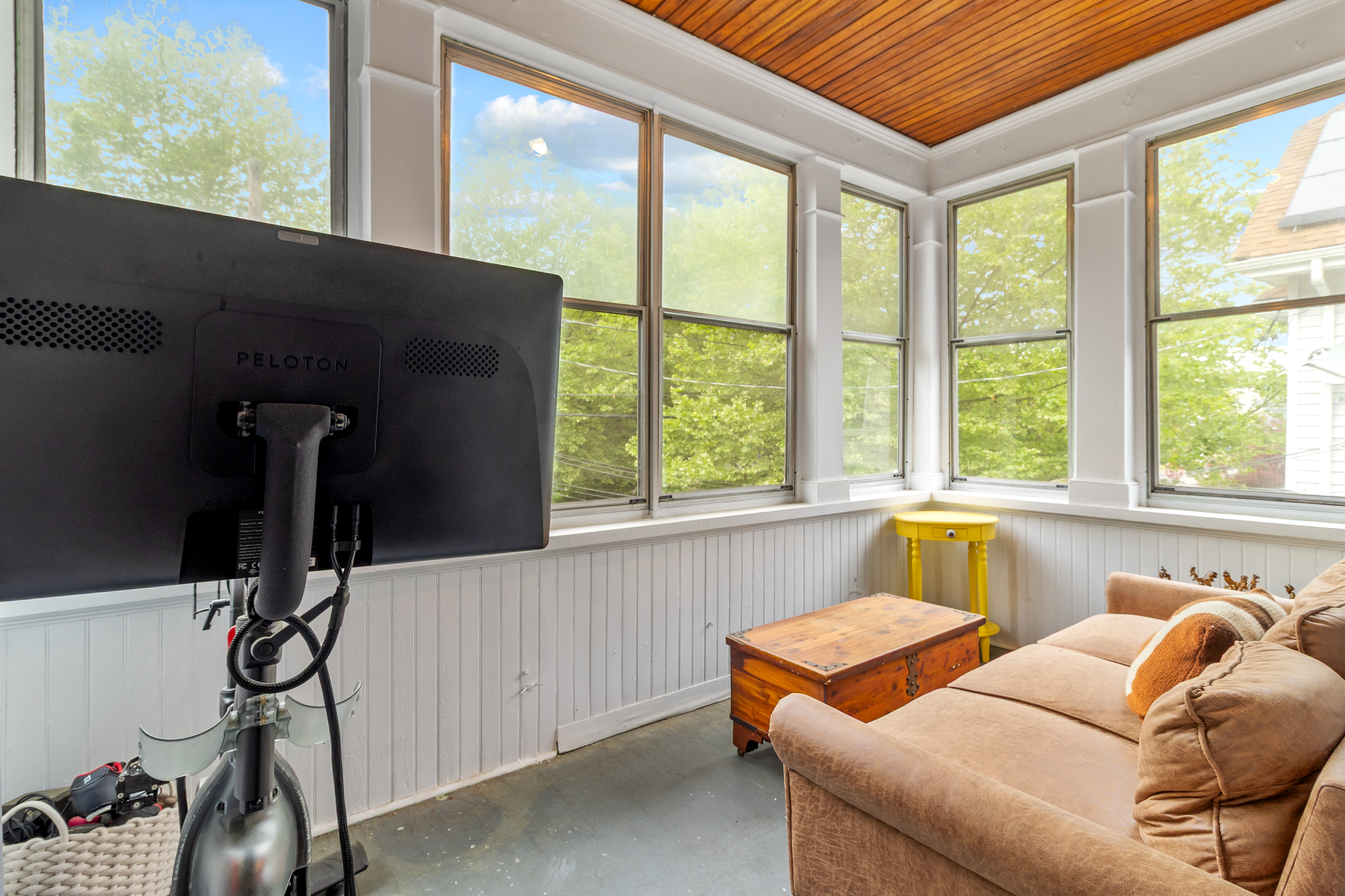  647-649 Pleasant Valley Parkway, Providence, RI, 02908 - 物件實景