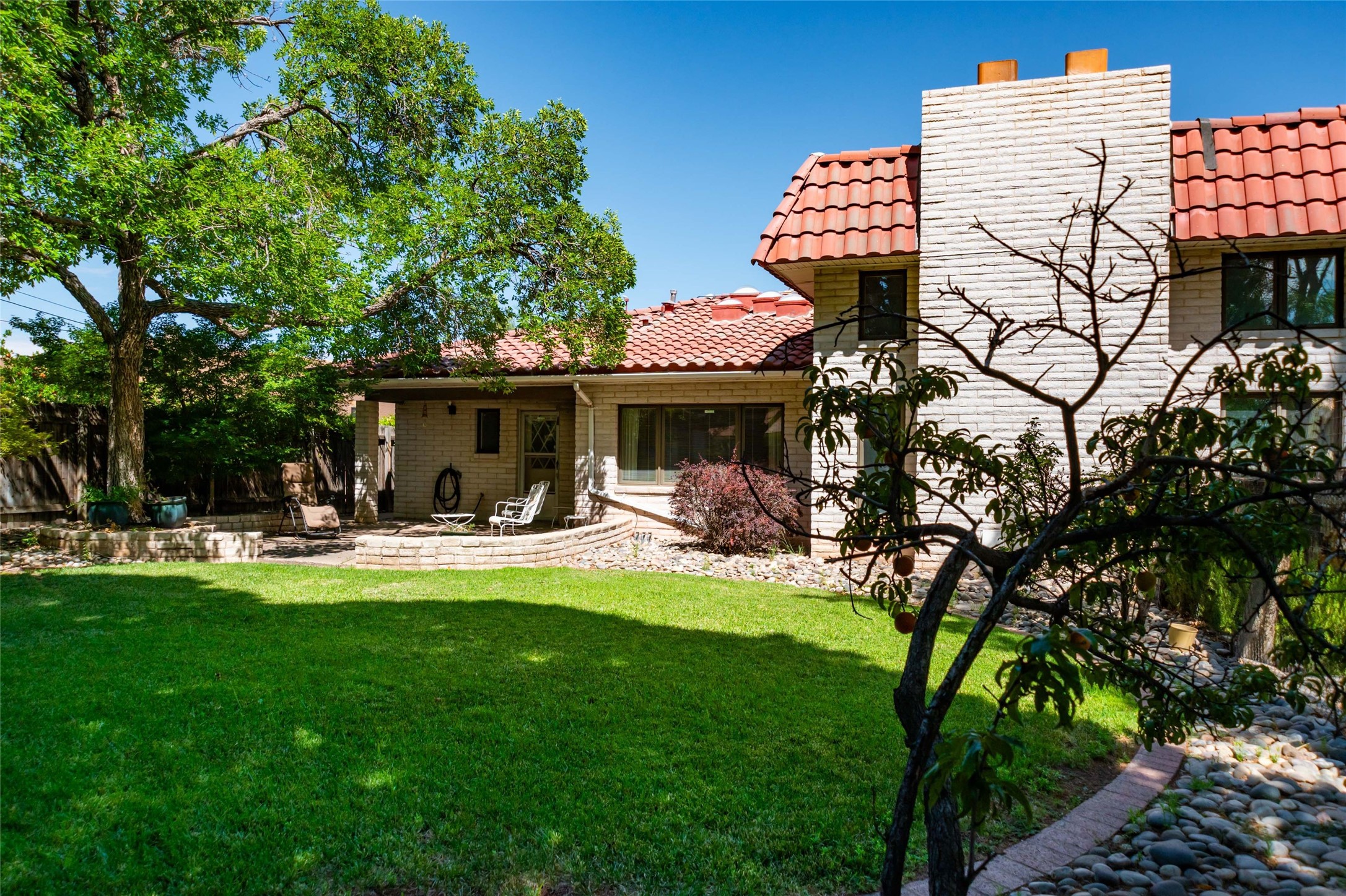  2532 Harold Place NE - 物件實景