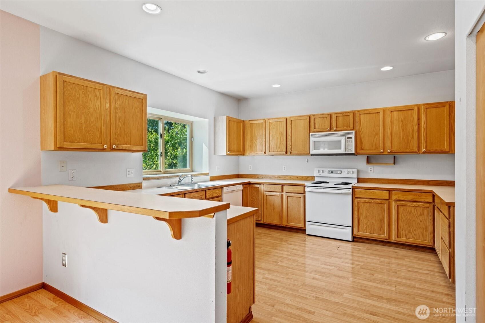 TACOMA, Washington, 98422, United States, 4 Bedrooms Bedrooms, ,3 BathroomsBathrooms,Residential,For Sale,1948002