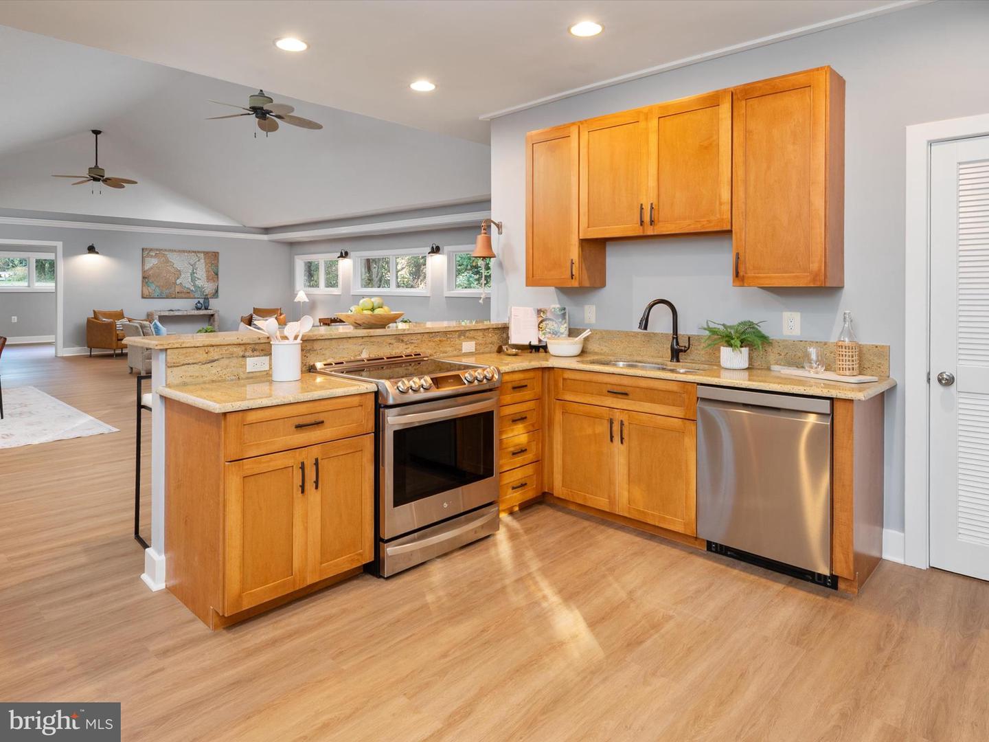 Pasadena, Maryland, 21122, United States, 6 Bedrooms Bedrooms, ,6 BathroomsBathrooms,Residential,For Sale,1994815