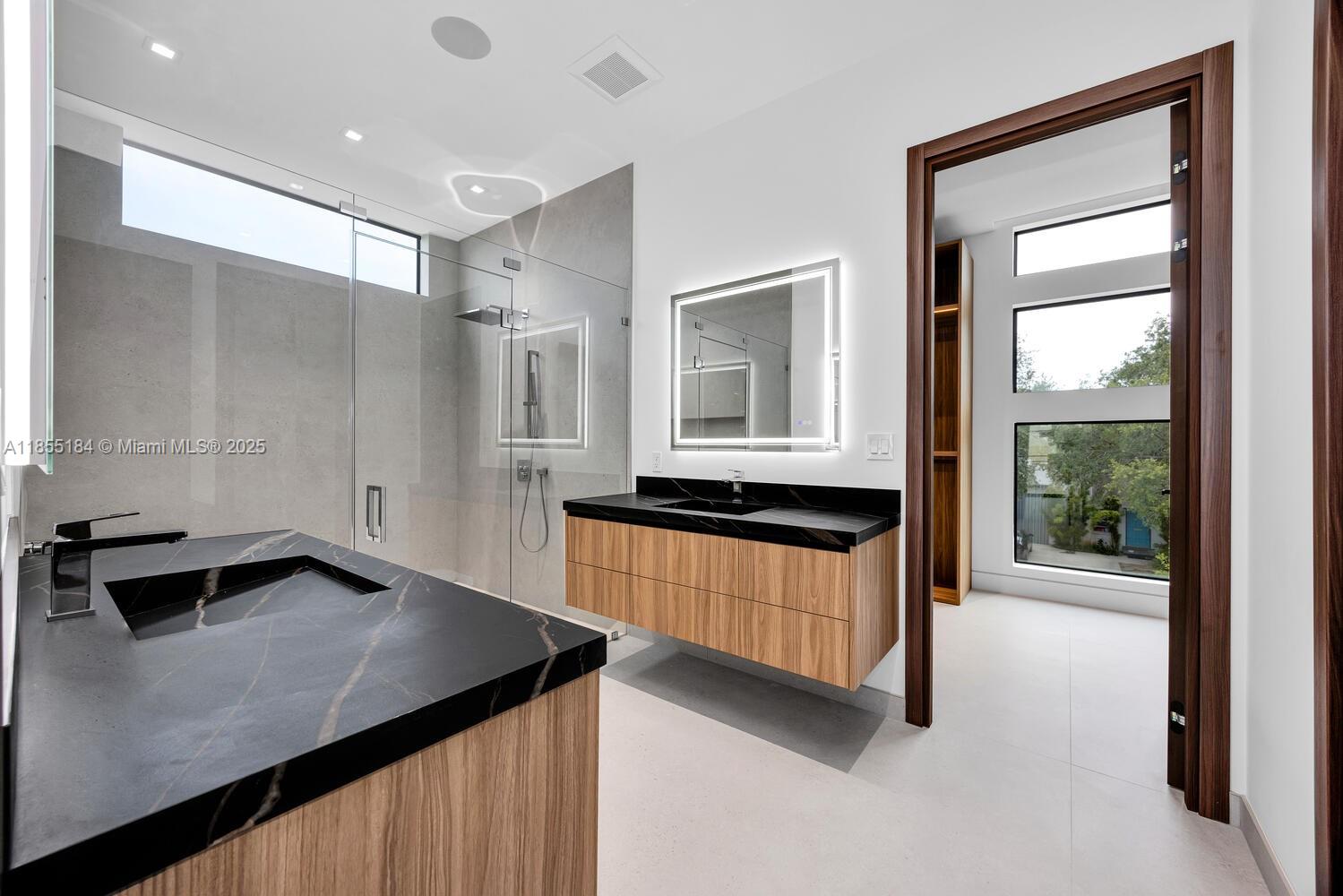 Miami, Florida, 33134, United States, 5 Bedrooms Bedrooms, ,6 BathroomsBathrooms,Residential,For Sale,1934506