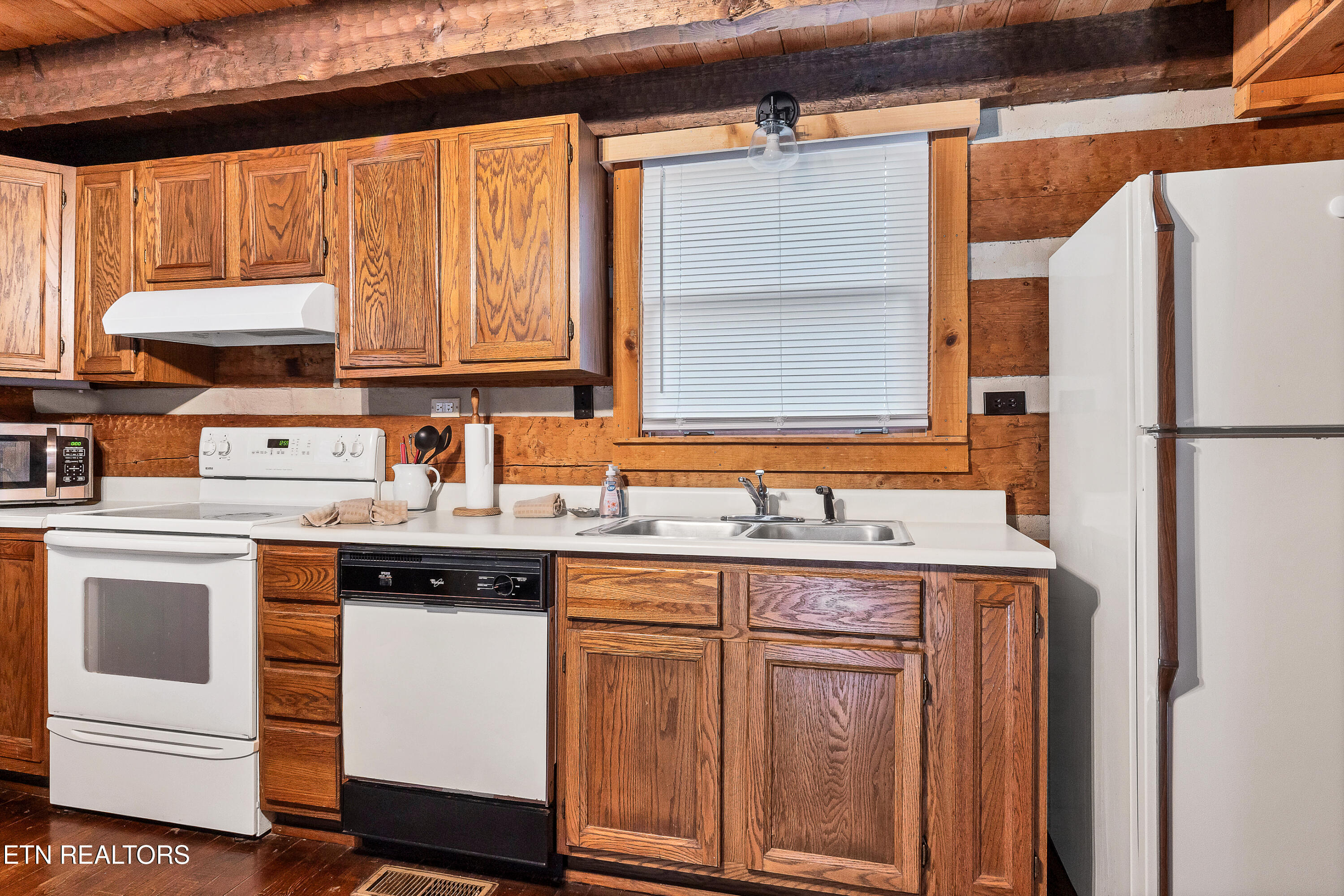 Townsend, Tennessee, 37882, United States, 2 Bedrooms Bedrooms, ,3 BathroomsBathrooms,Residential,For Sale,2010973