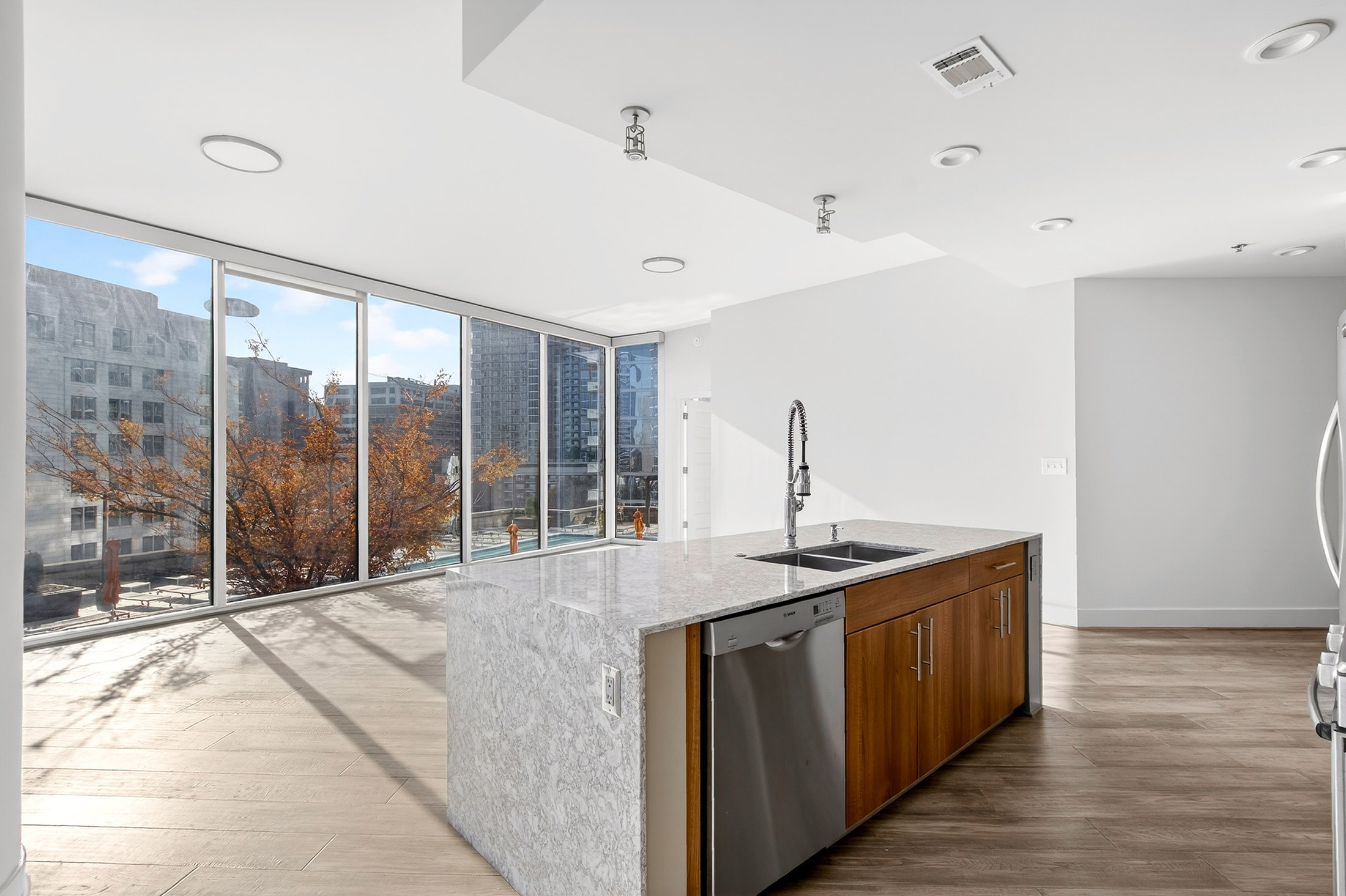  Iconic Intown Living at 1010 Midtown - 物件實景