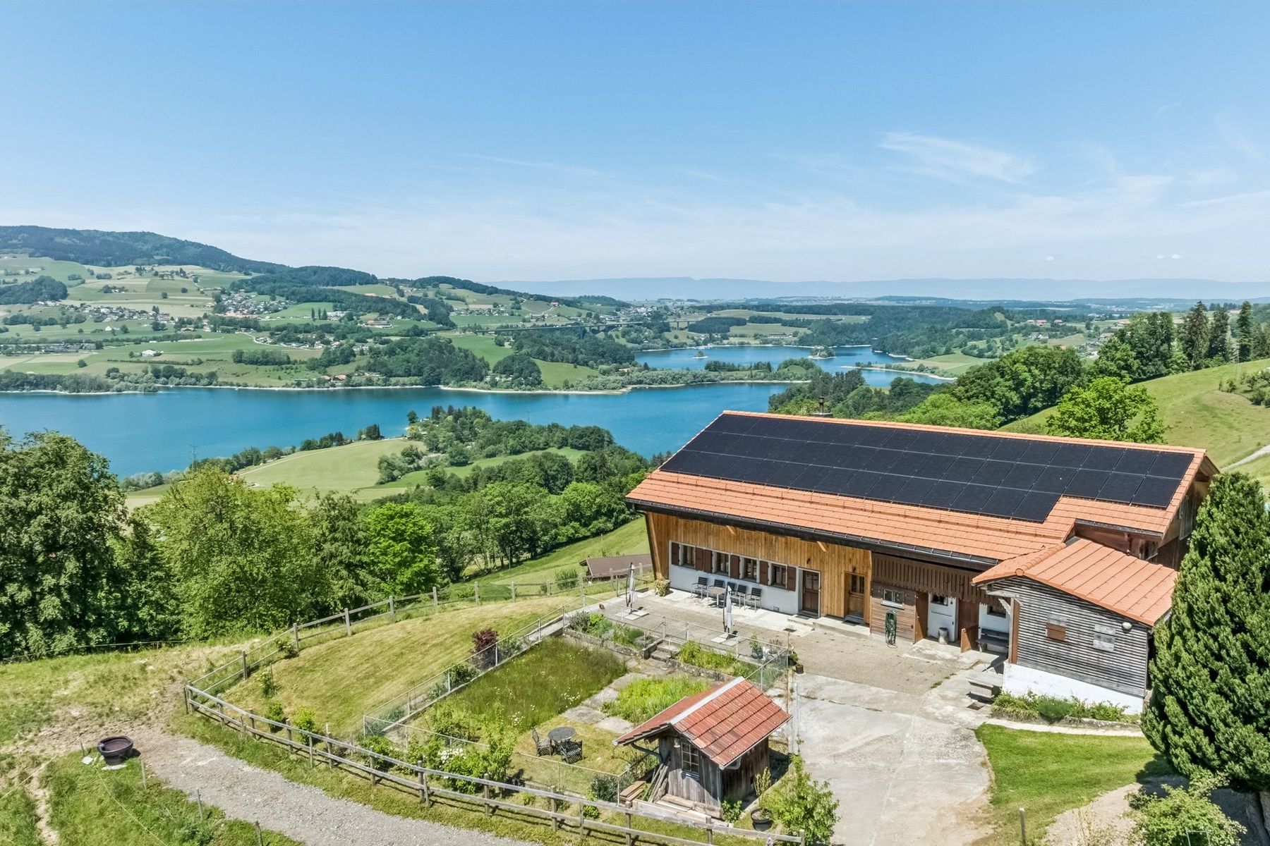  Elegant character house with breathtaking lake and mountain views - 物件實景
