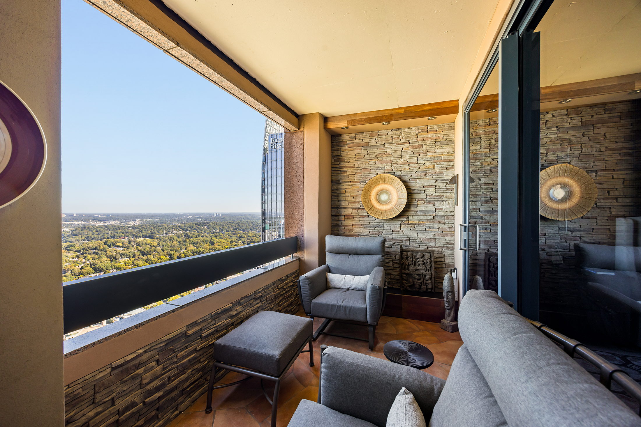  Sophisticated, Highly Customized Home in the Sky - 物件實景