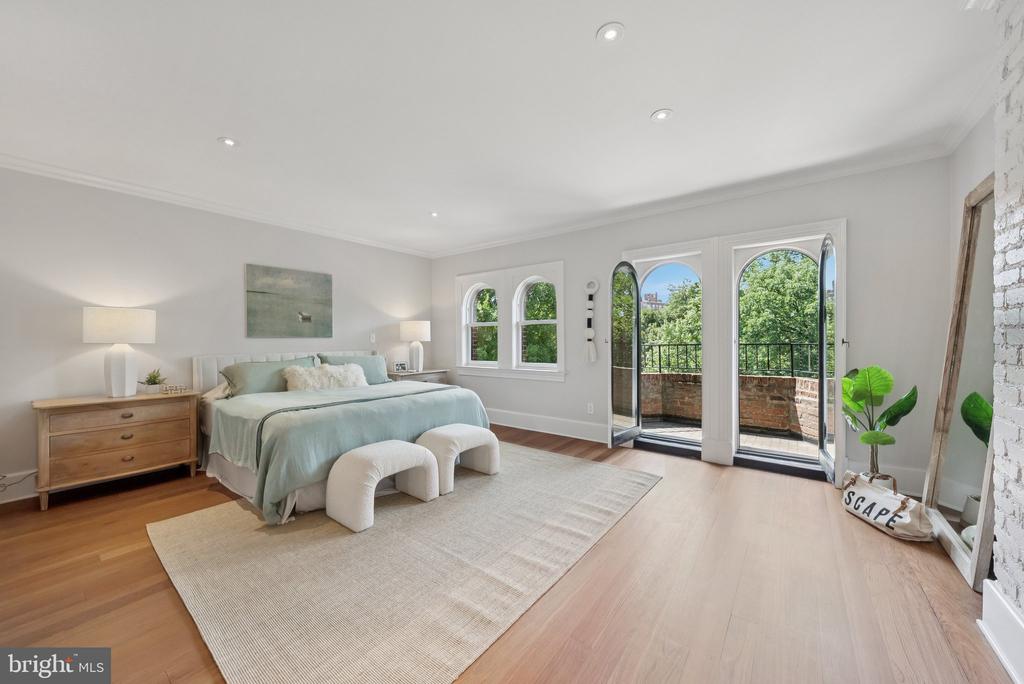 Washington, District of Columbia, 20009, United States, 4 Bedrooms Bedrooms, ,4 BathroomsBathrooms,Residential,For Sale,1902983