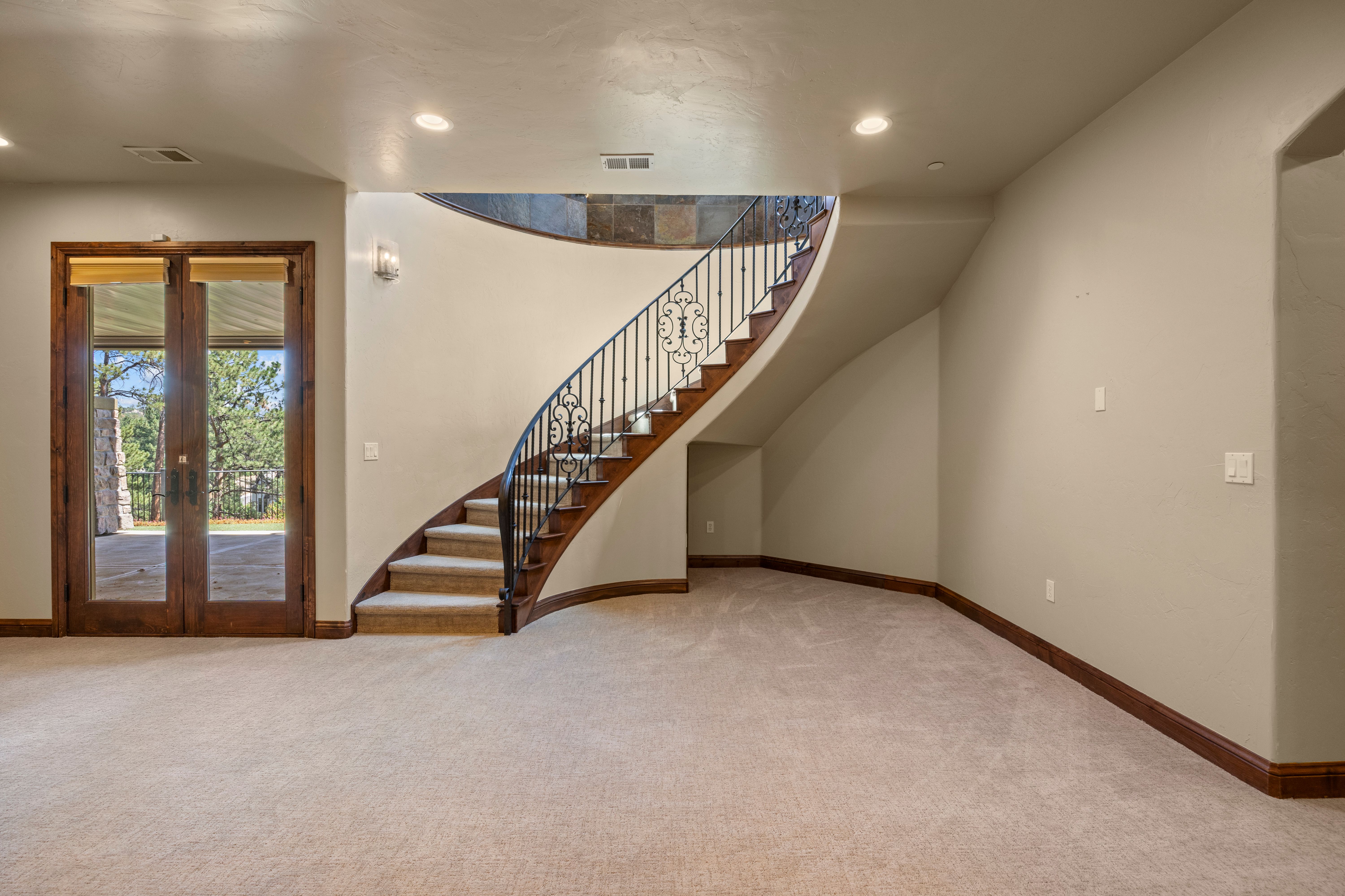  Spectacular custom ranch with a walk-out finished basement - 物件實景