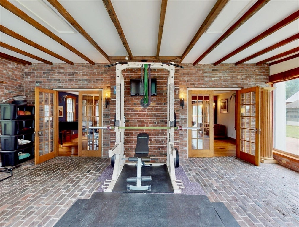 Hadley, Massachusetts, 01035, United States, 5 Bedrooms Bedrooms, ,3 BathroomsBathrooms,Residential,For Sale,1885251
